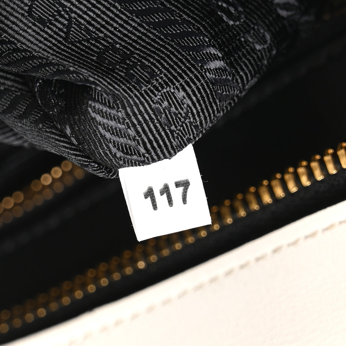 Saffiano City Calfskin Medium Esplanade White Black