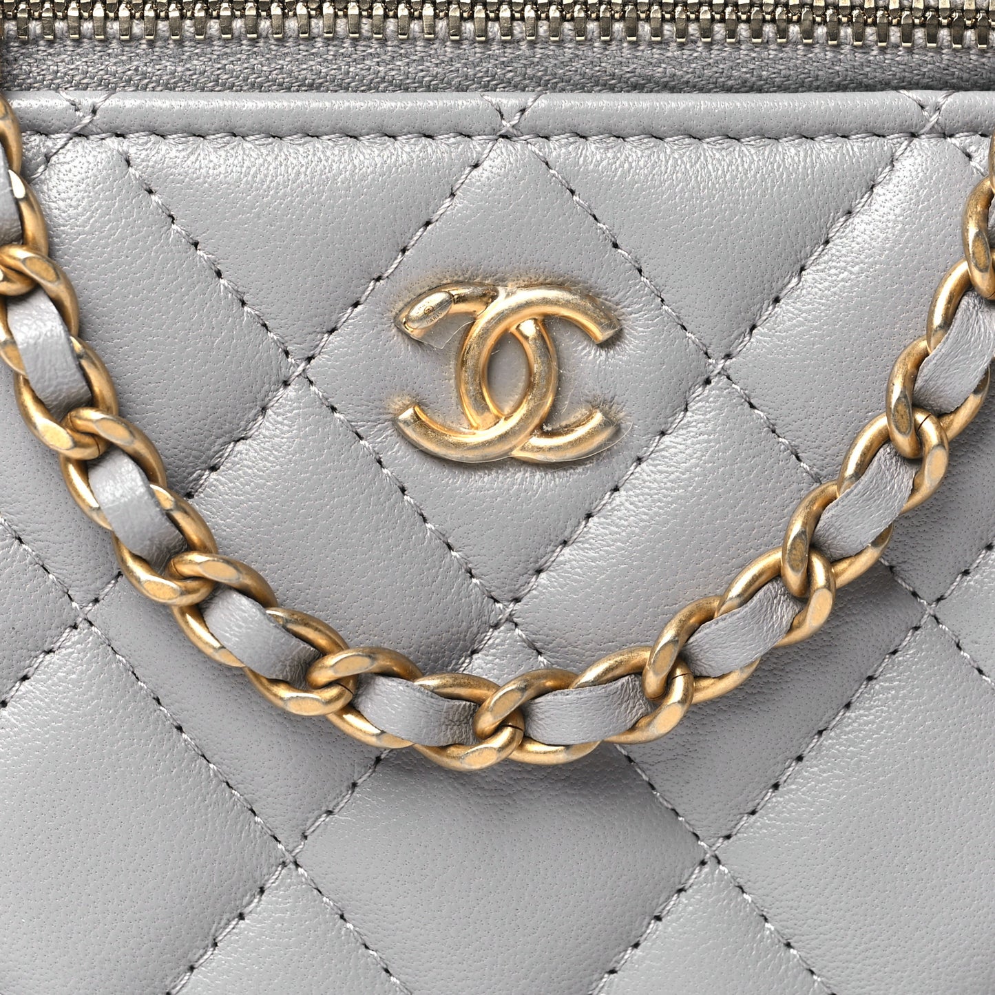Lambskin Quilted Small Pearl Crush Vanity Case With Chain Grey