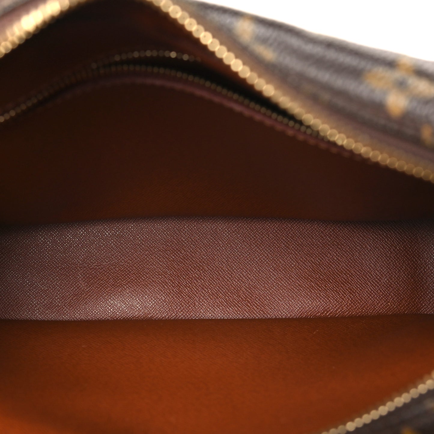 Monogram Nil 28