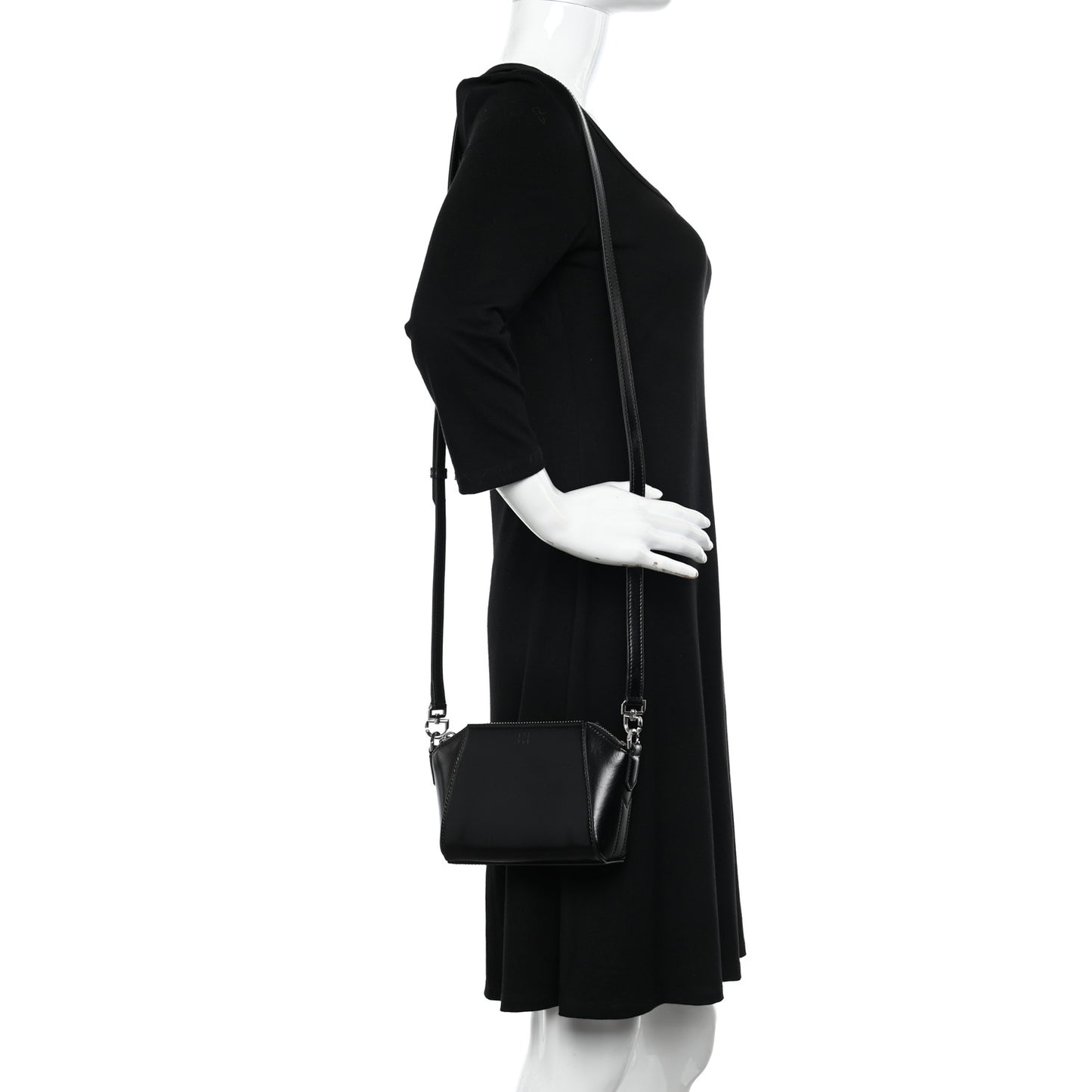 Smooth Calfskin Nano Antigona Black