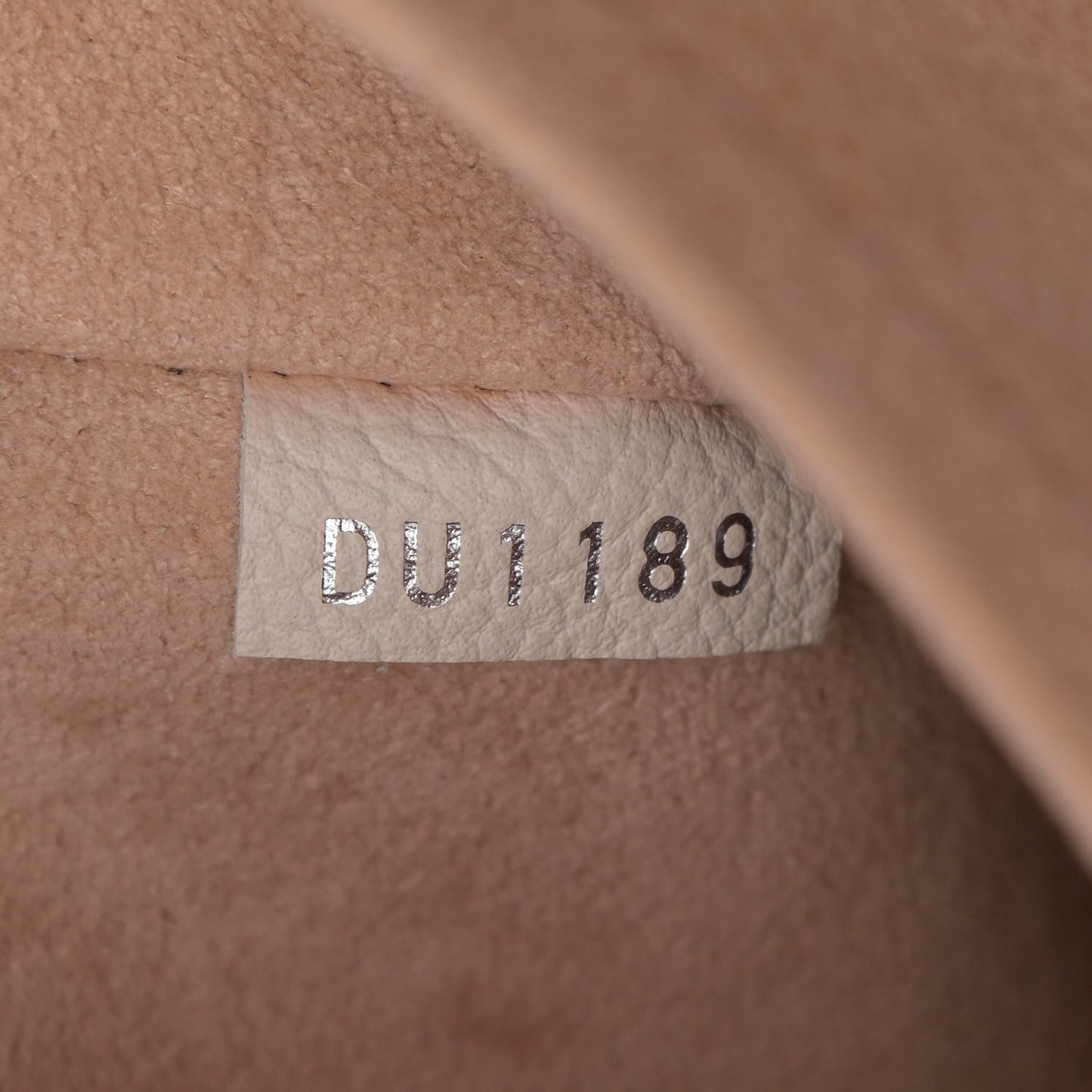 Calfskin Lockme Bucket Soie Quartz Calla