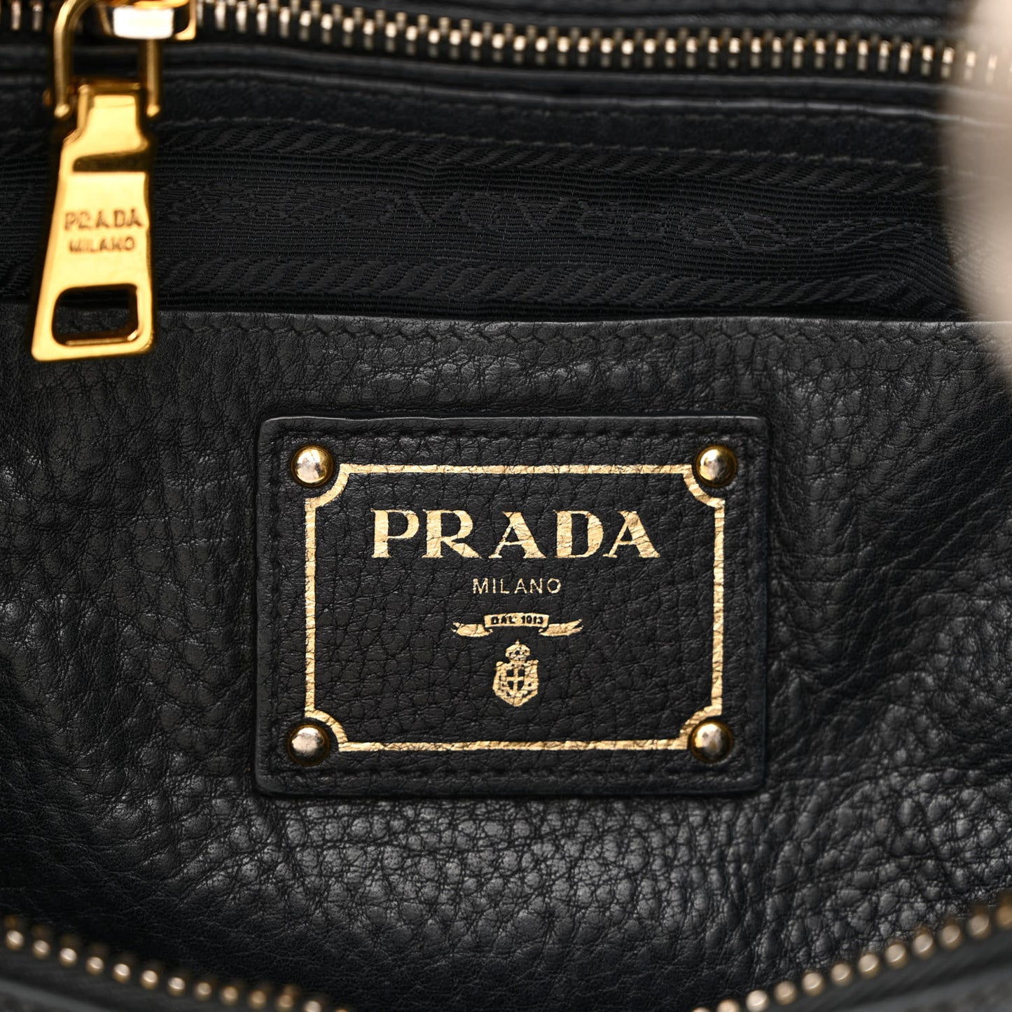 Vitello Daino Hobo Black