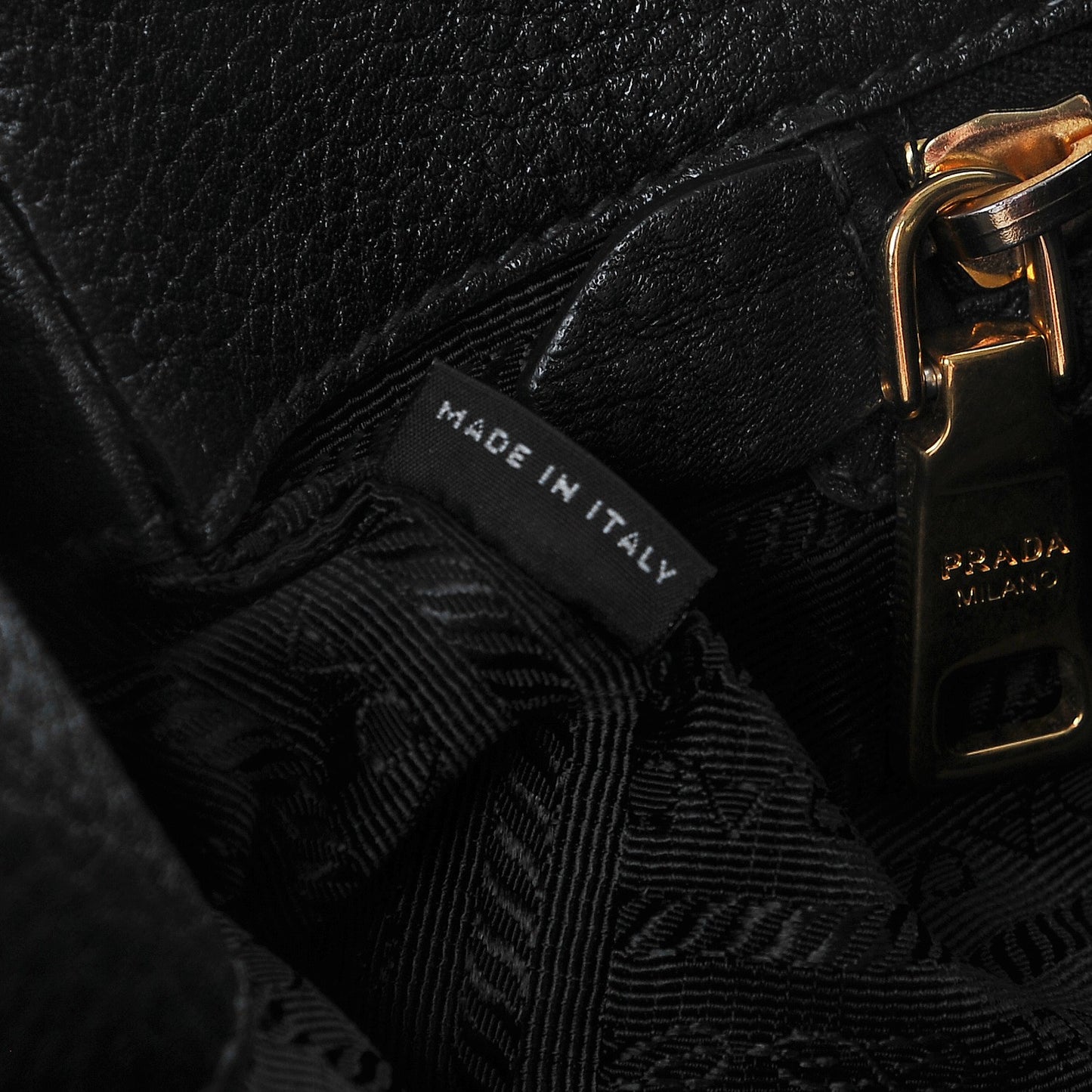 Vitello Daino Tote Nero Black