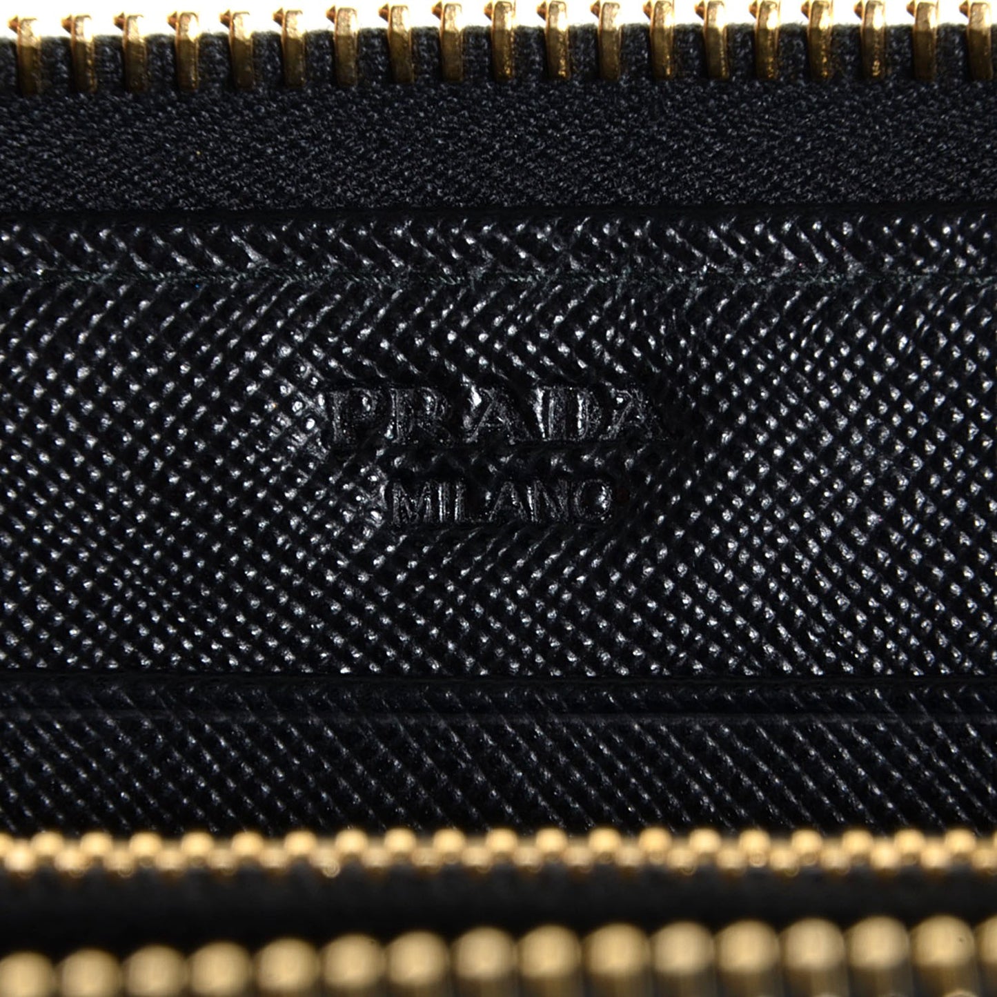 Saffiano Metal Zip Around Wallet Nero Black