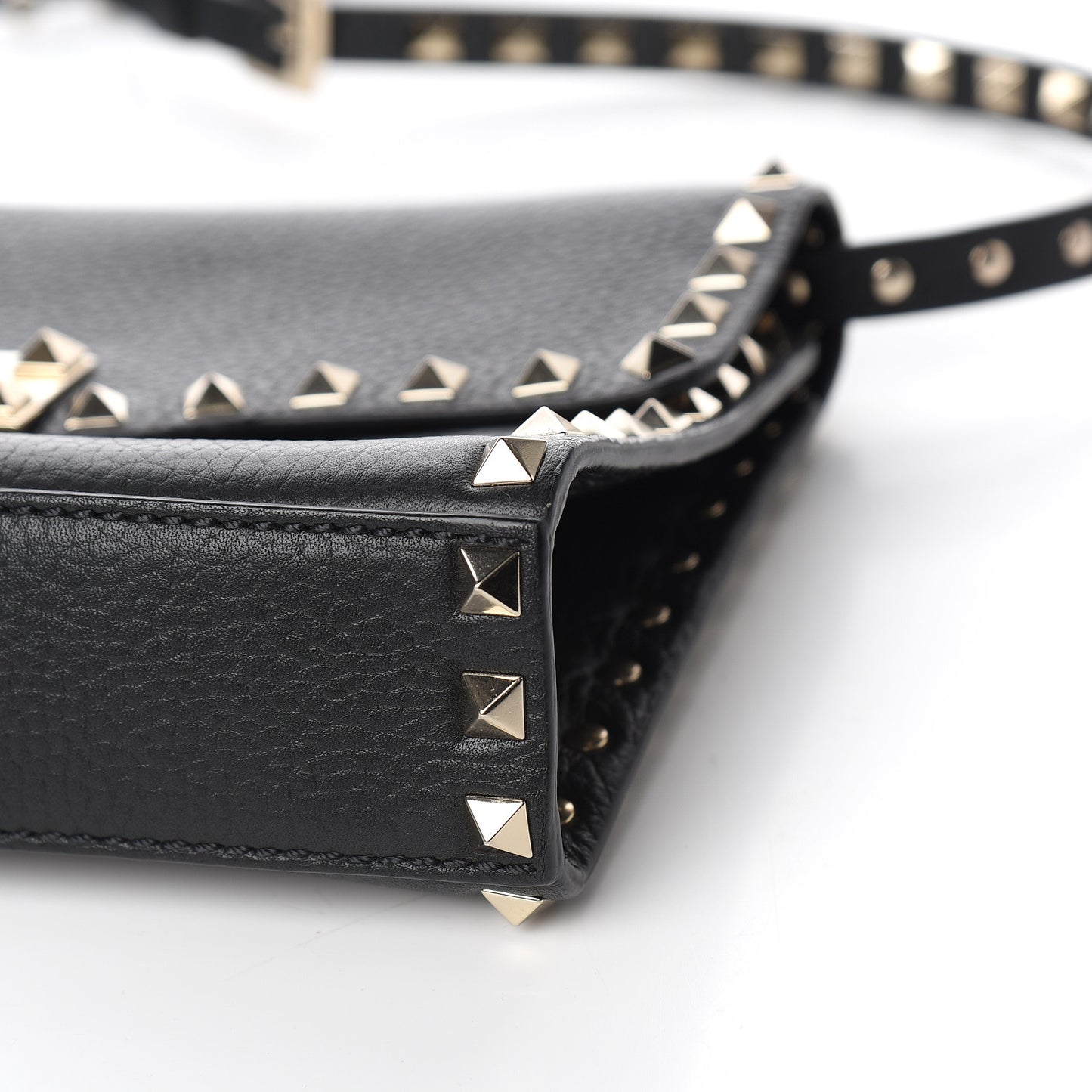 Pebbled Calfskin Medium Rockstud Flip Lock Crossbody Bag Black