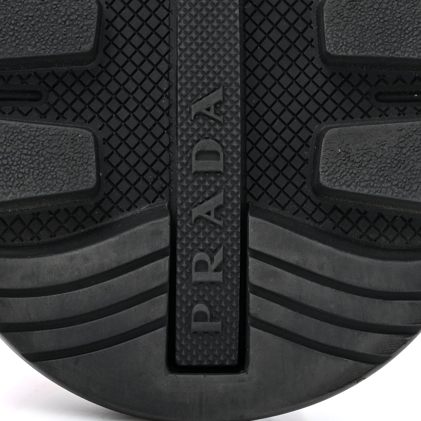 Re-Nylon Piuma Metal Triangle Logo Quilted 45mm Sneakers 40 Alabastro
