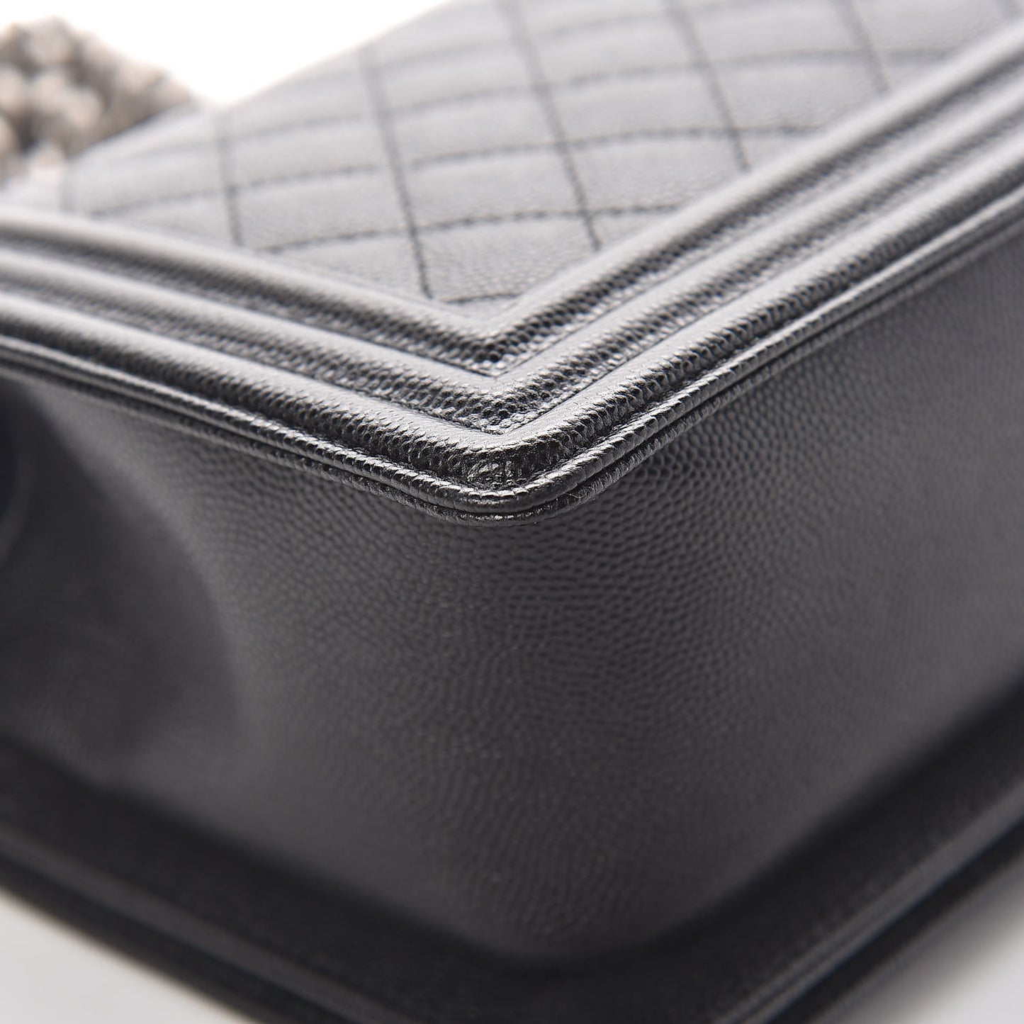 Caviar Quilted Medium Boy Flap Black