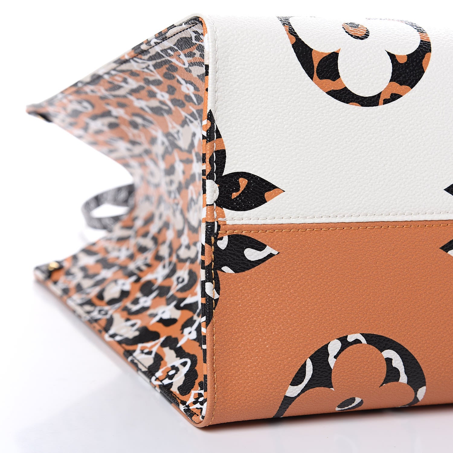 Louis Vuitton Monogram Giant Jungle Onthego GM Ivory 9 of 10
