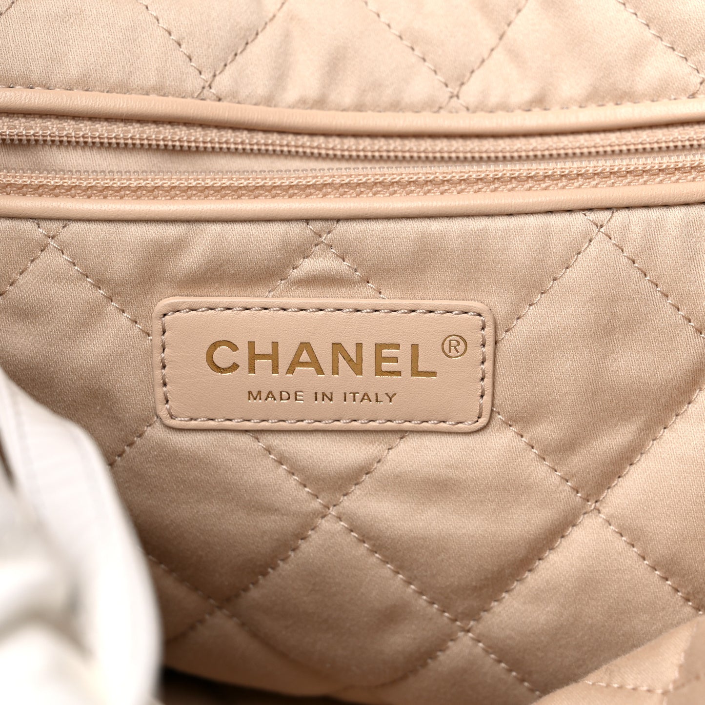 Shiny Calfskin Quilted Chanel 22 White