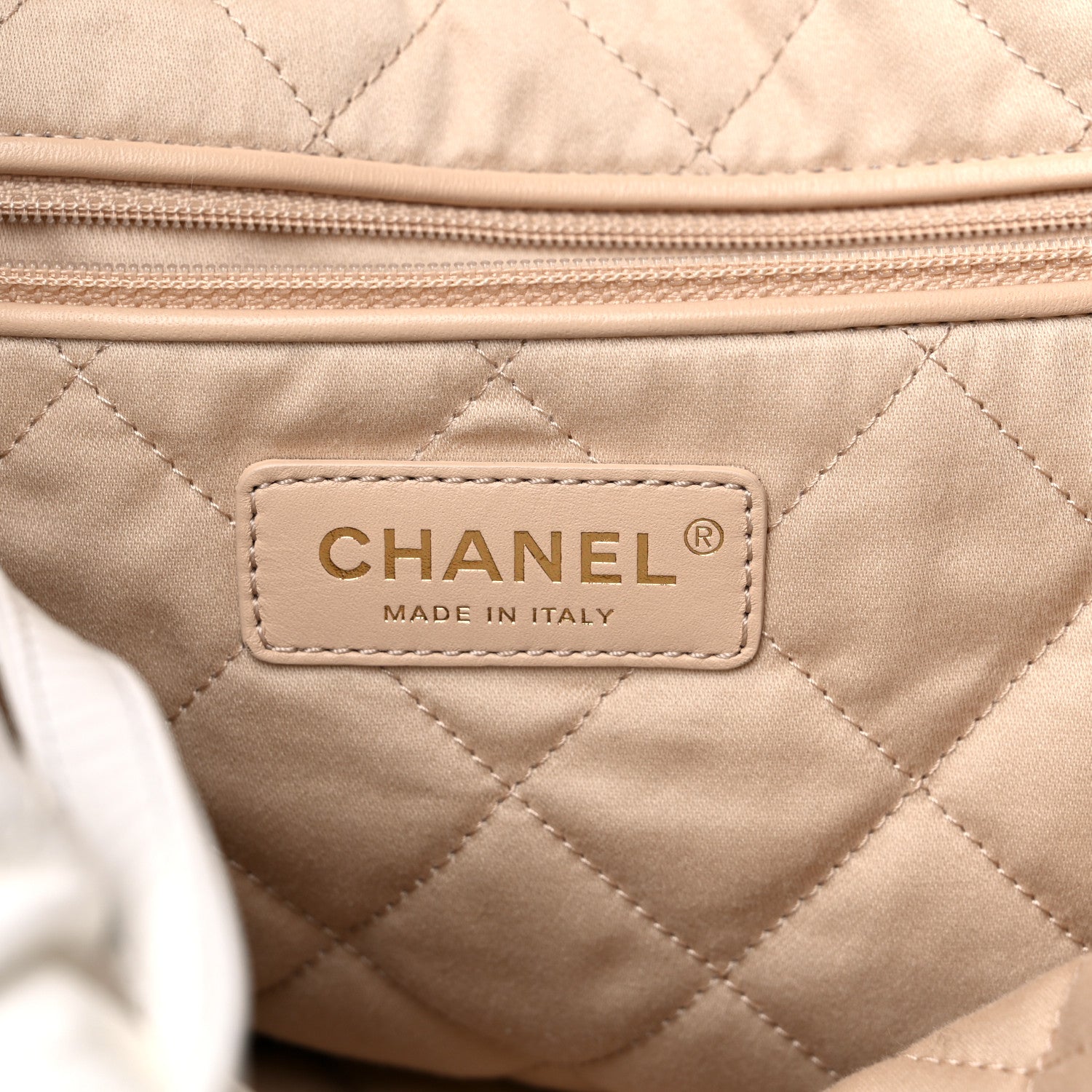 Chanel Shiny Calfskin Quilted Chanel 22 White 7 of 12
