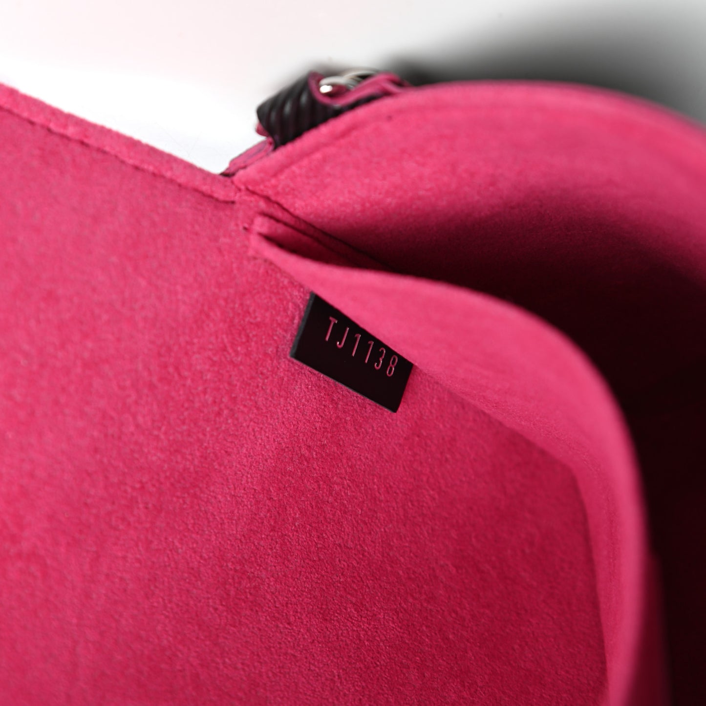 Epi Pochette Felicie Black Hot Pink