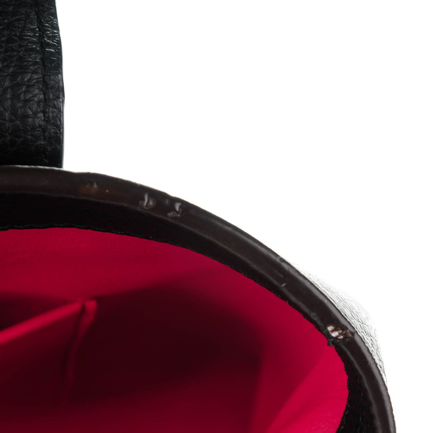 Taurillon Capucines MM Black