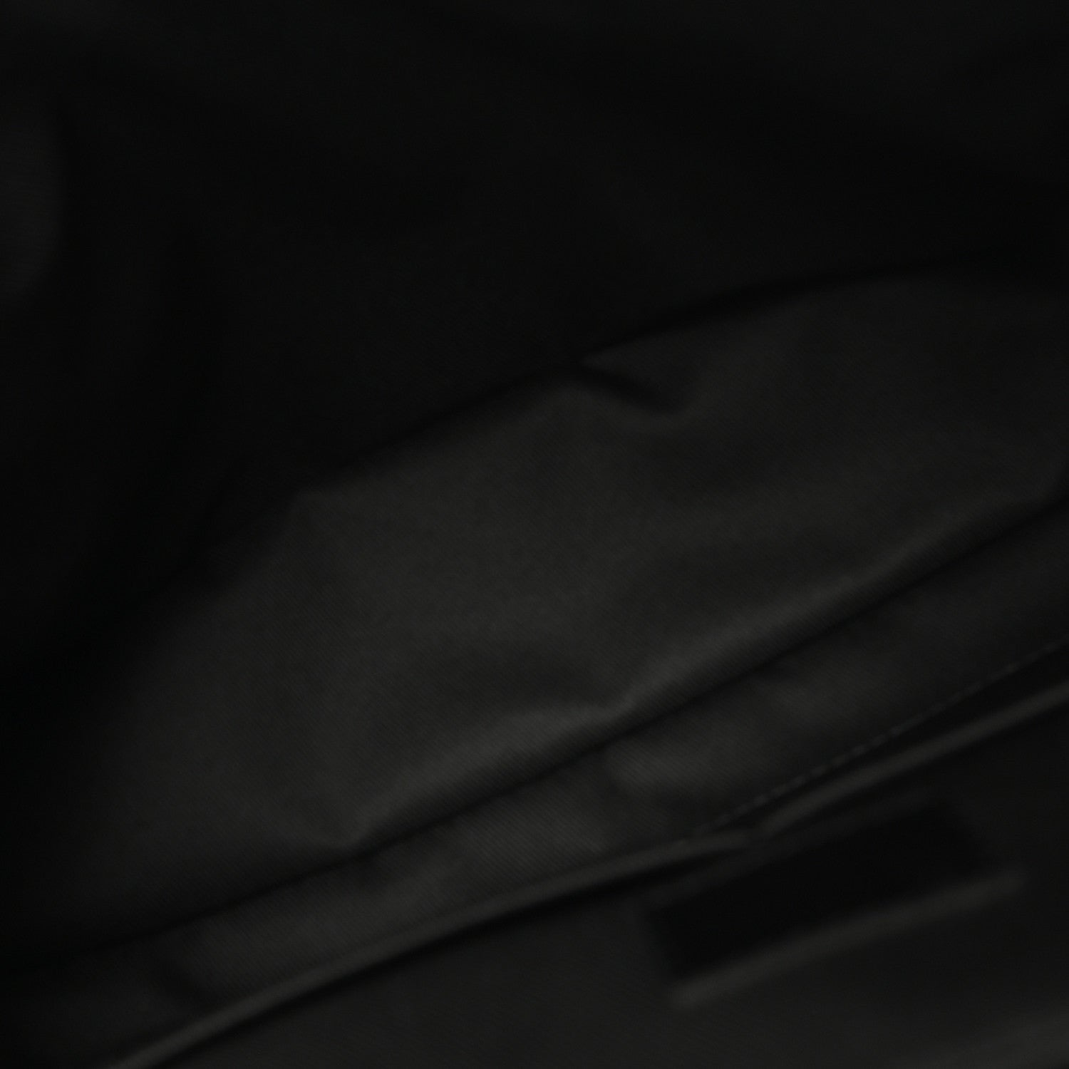 Louis Vuitton Taurillon Christopher Messenger Black 5 of 8