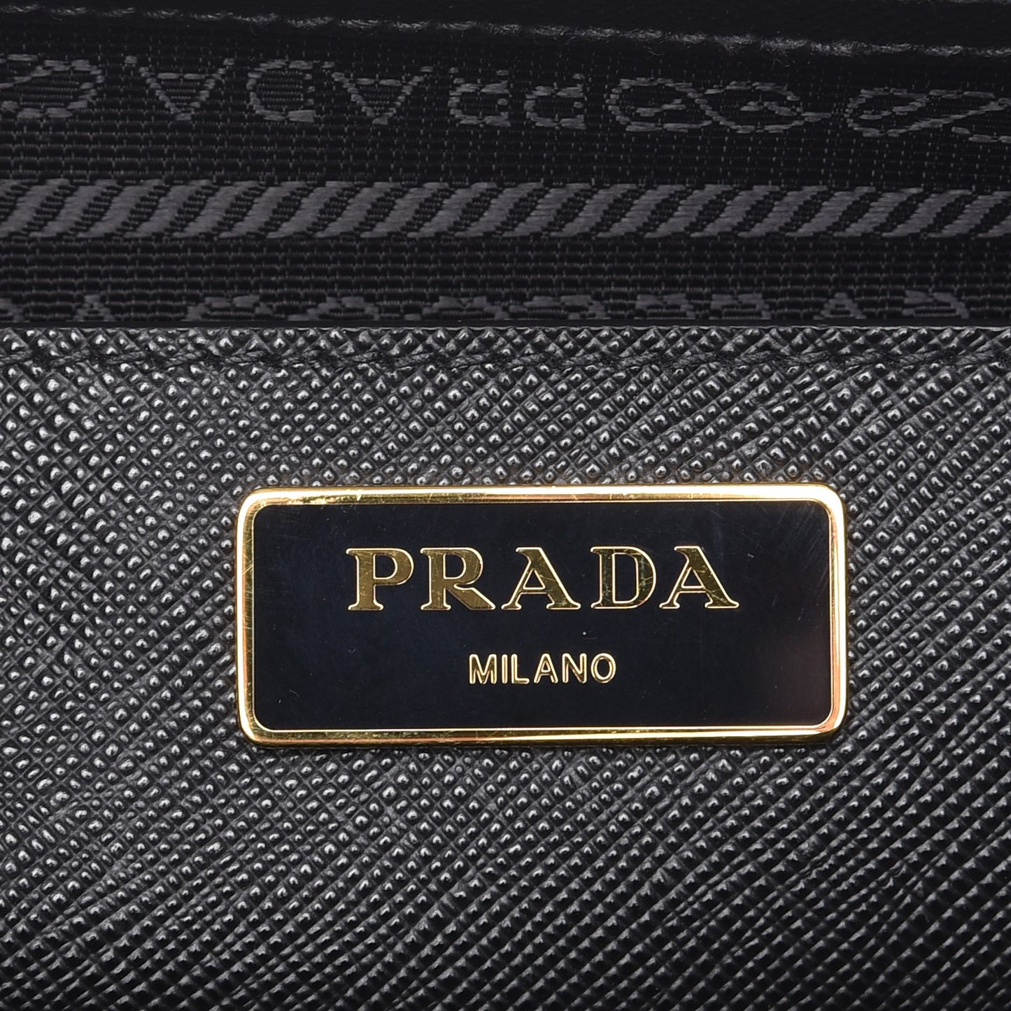 Saffiano Medium Galleria Double Zip Tote Black