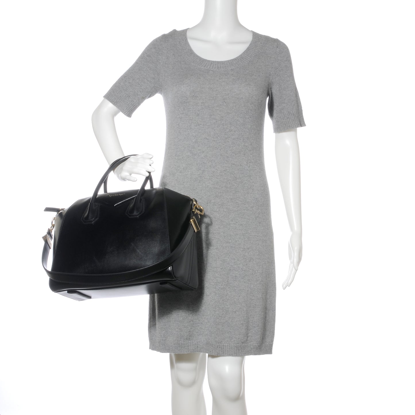 Smooth Calfskin Medium Antigona Black