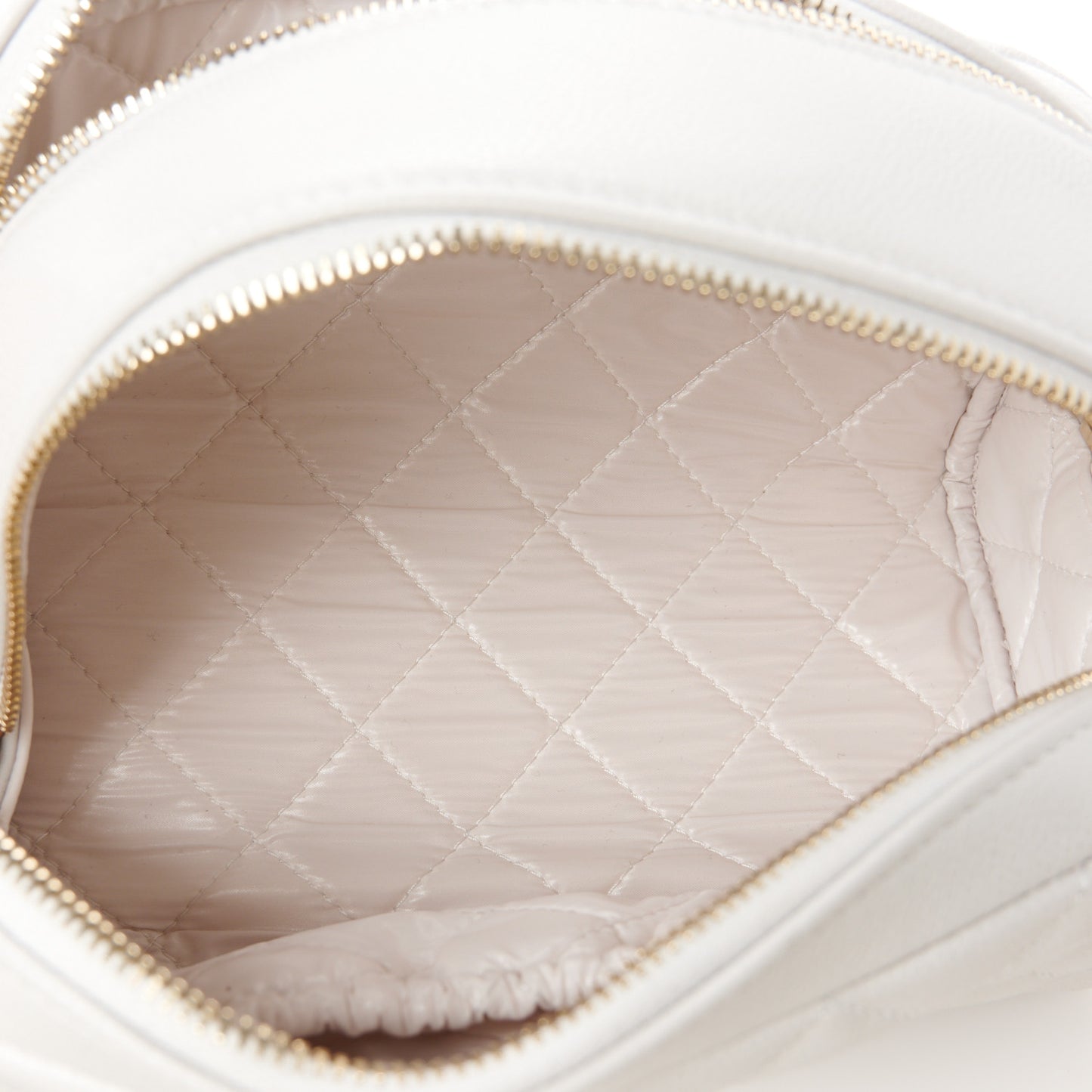 Caviar Quilted Toiletry Case With Chain Light Grey