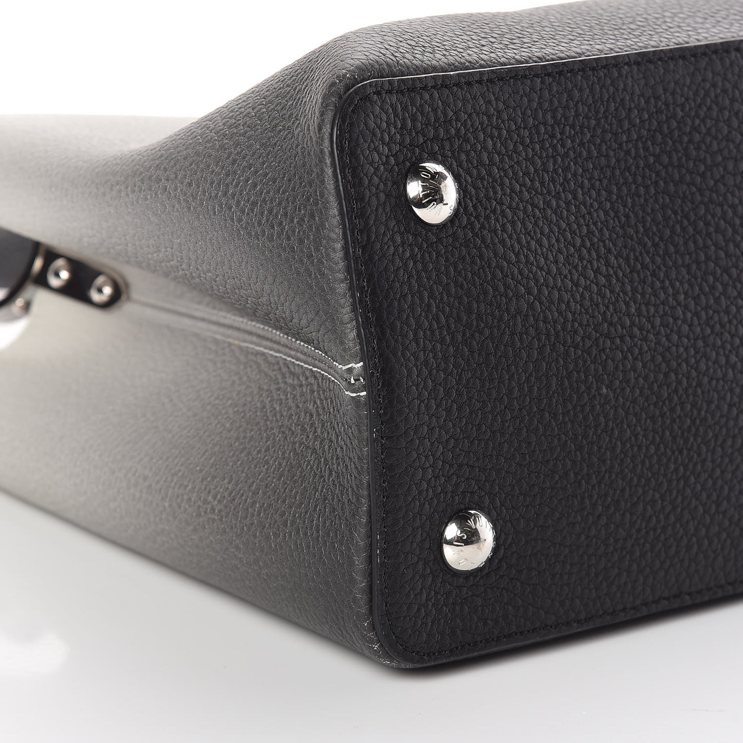 Taurillon Capucines MM Cloudy Black