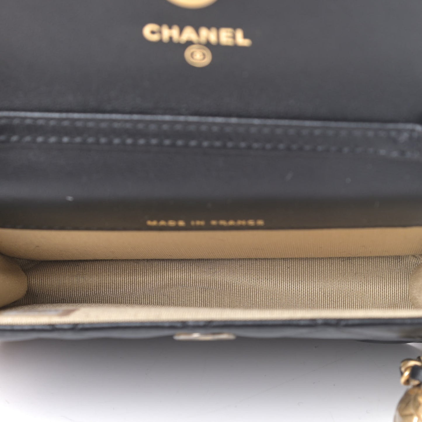 Lambskin Quilted Pearl Crush Clutch With Chain Black