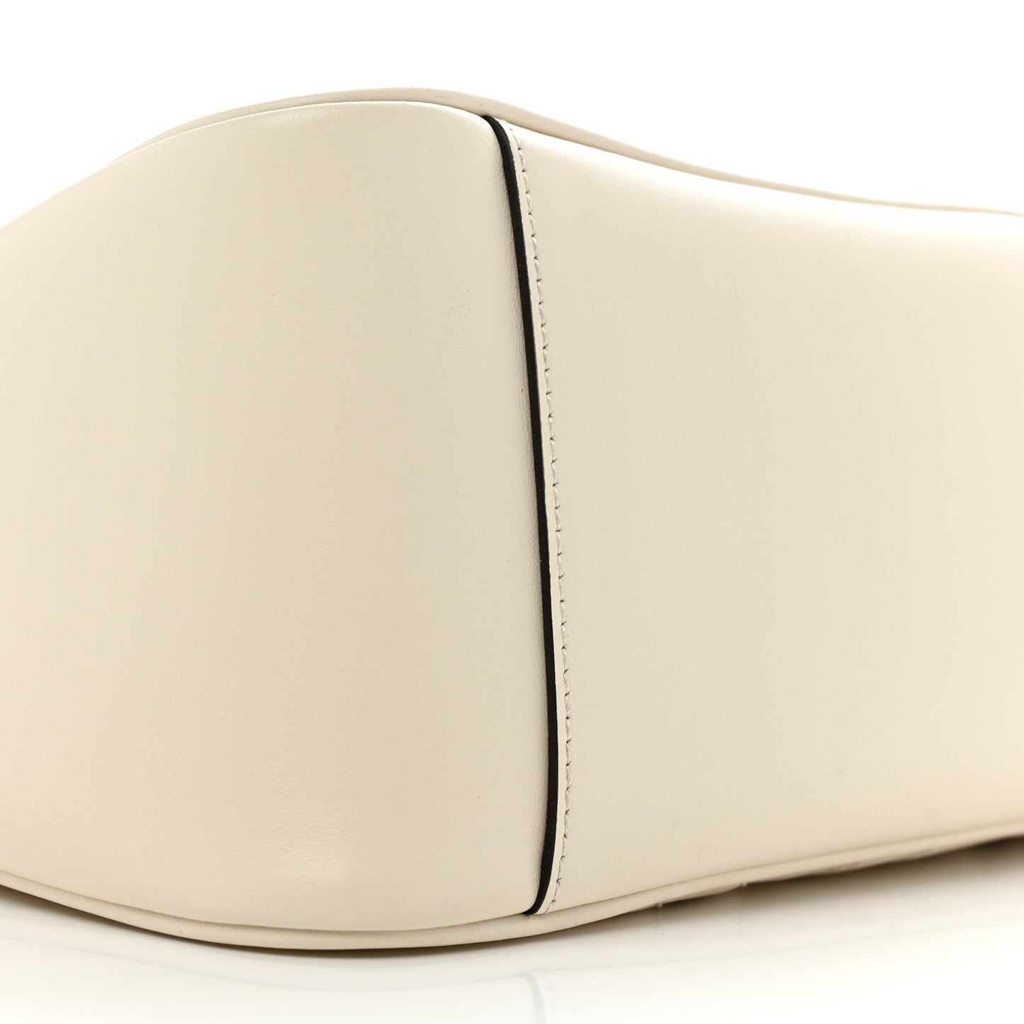 Calfskin Matelasse Medium GG Marmont Top Handle Shoulder Bag Mystic White