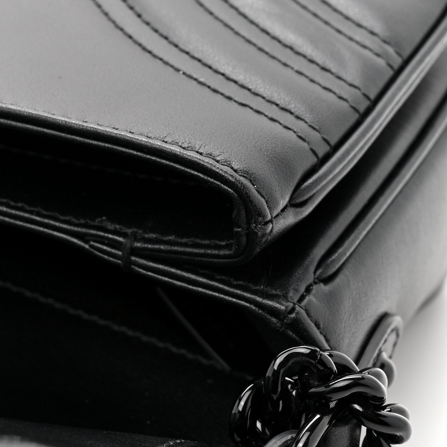 Calfskin Matelasse Monochrome GG Marmont Crossbody Shoulder Bag Black