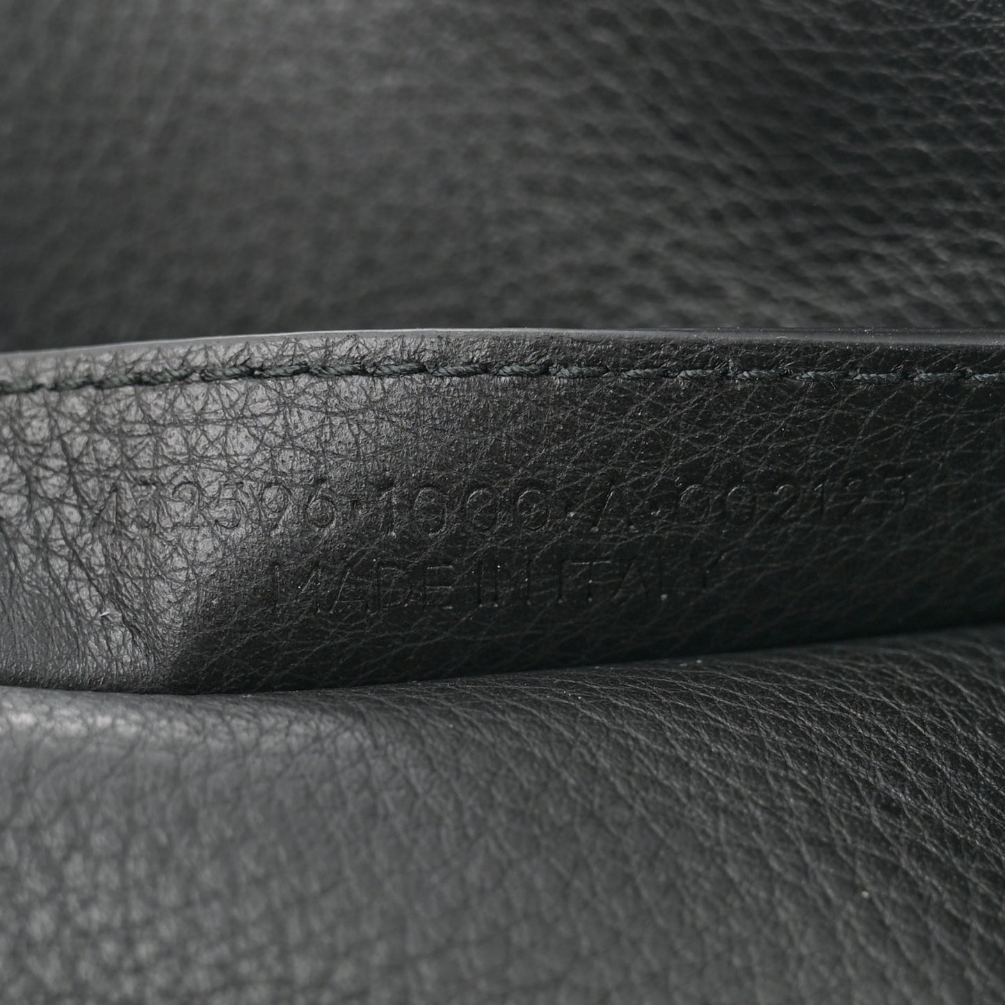 Veau Papier B4 Zip Around Tote Black