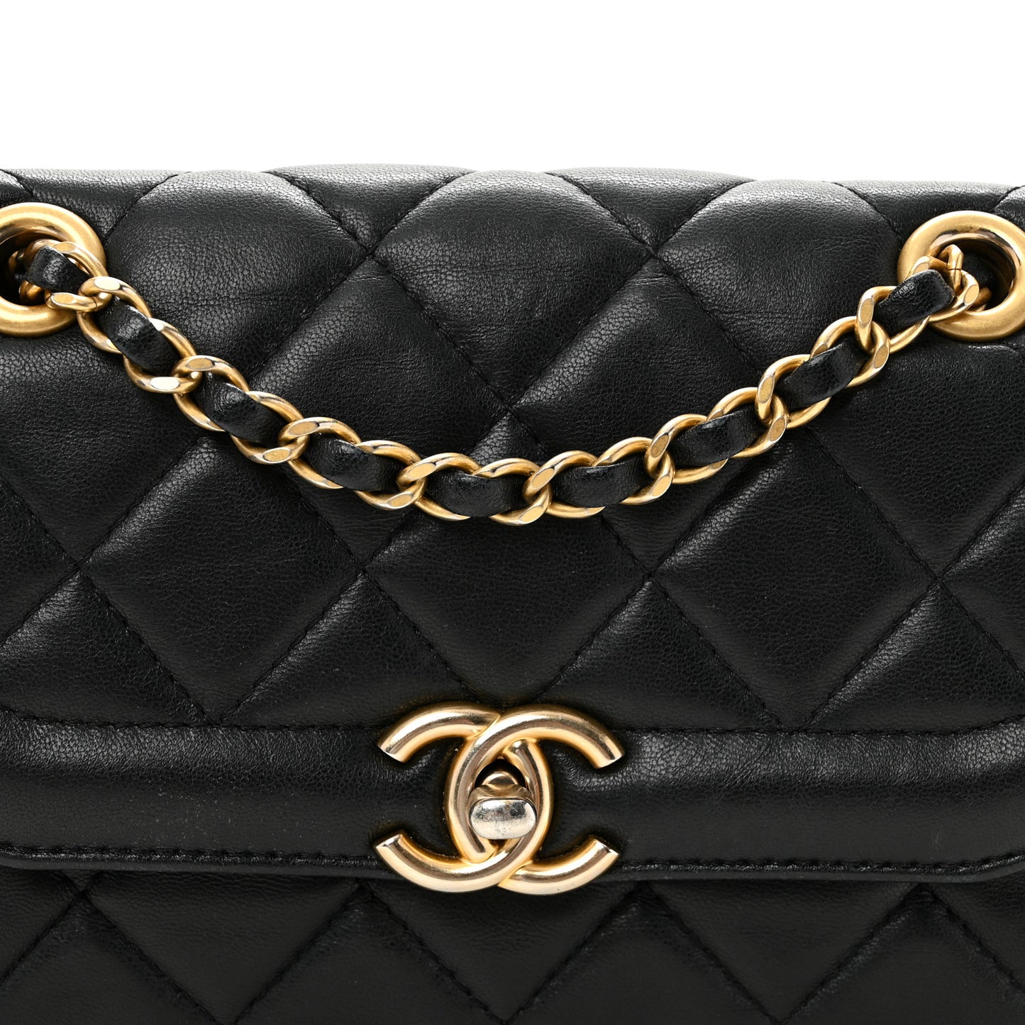 Shiny Lambskin Quilted Small Single Flap Black