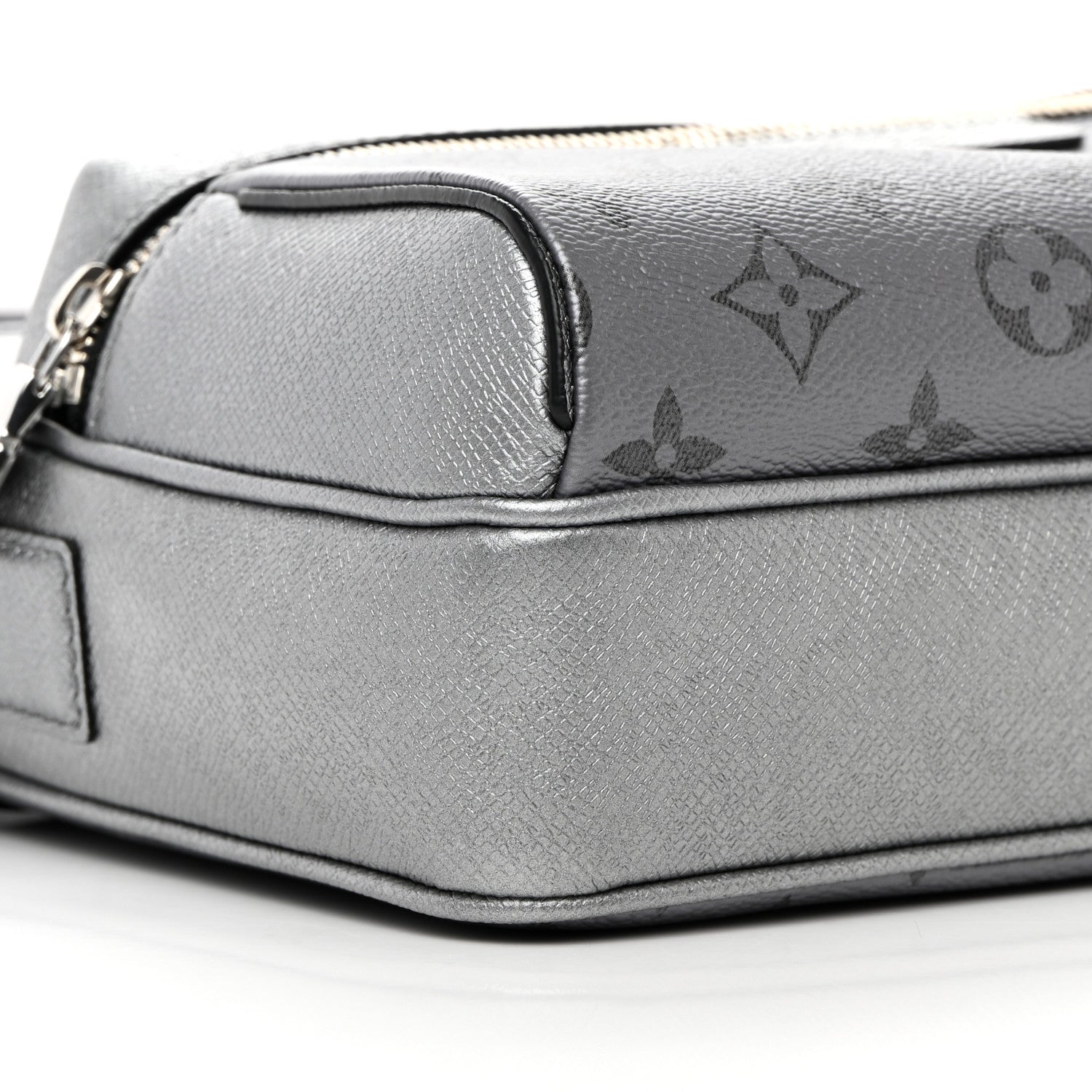 Louis Vuitton Taigarama Outdoor Messenger Gunmetal 8 of 10