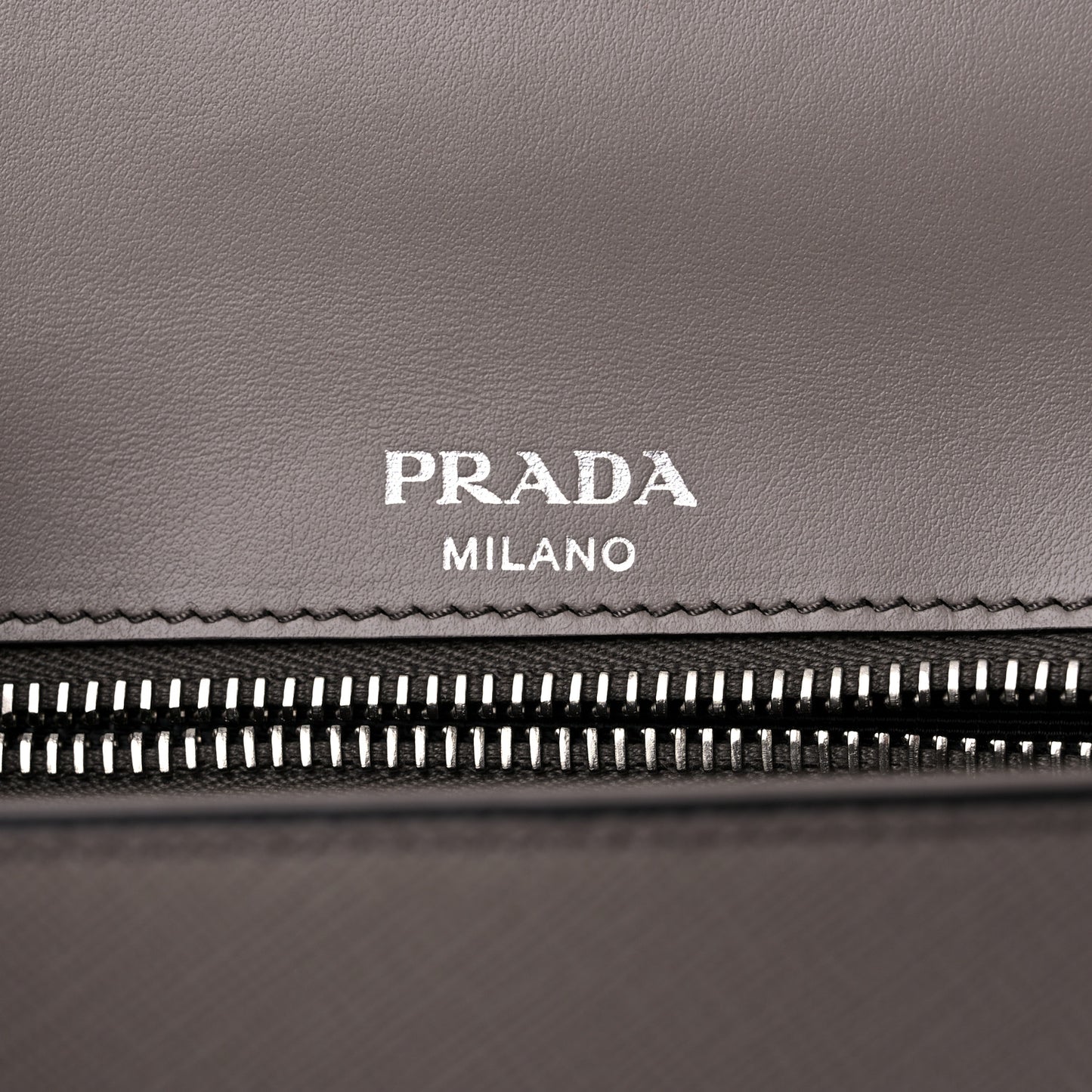 Saffiano Pattina Sound Chain Crossbody Bag Grey
