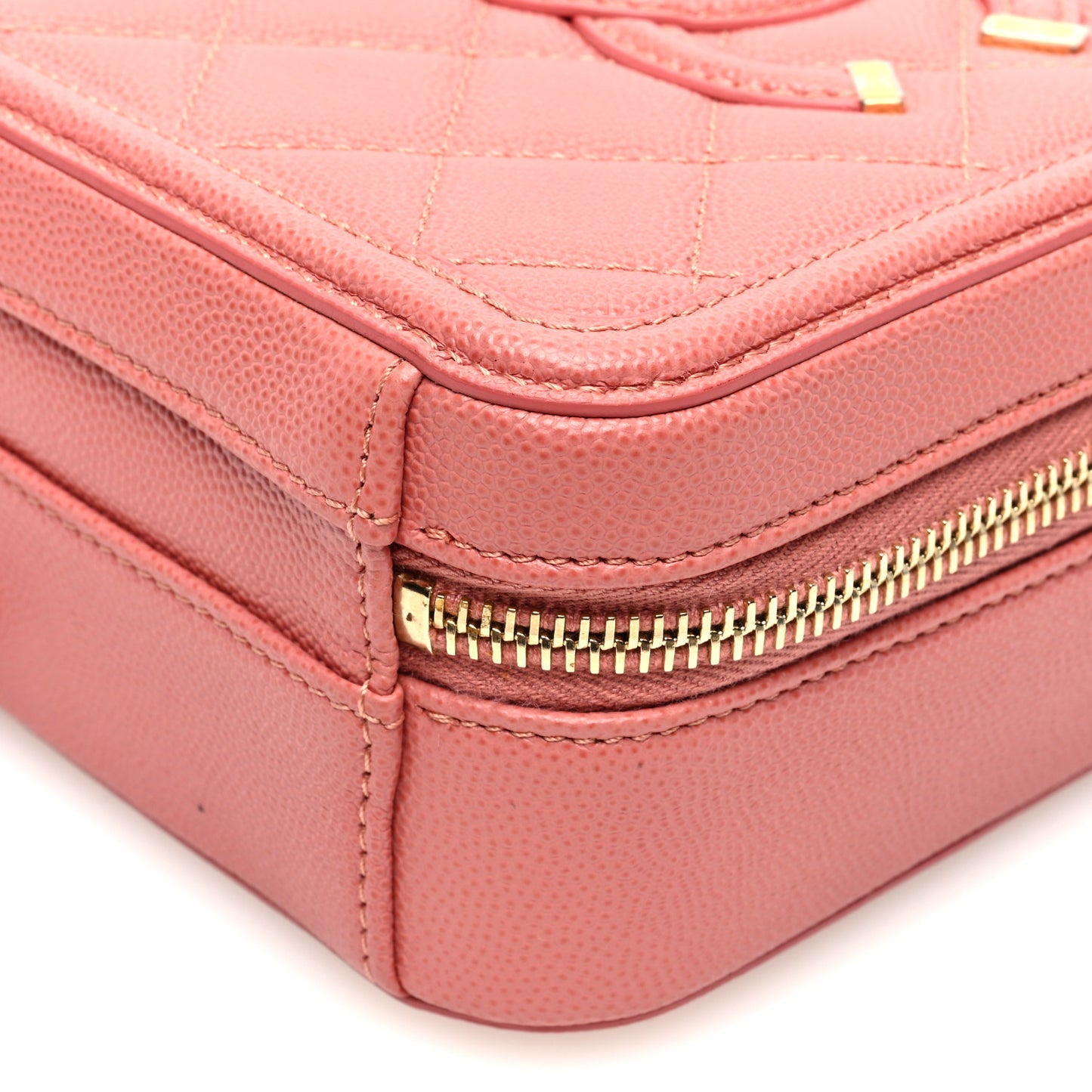 Caviar Quilted CC North South Filigree Vanity Case Pink