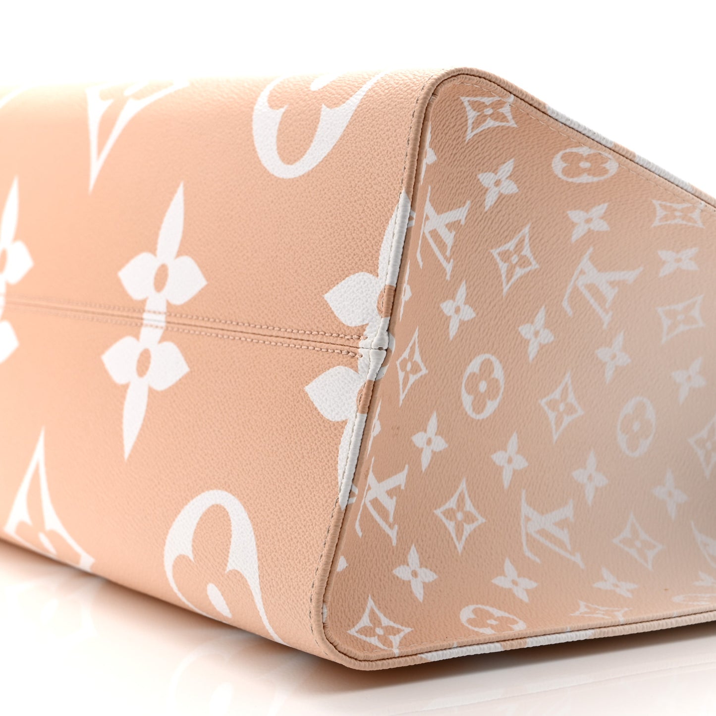 Monogram Giant By The Pool Onthego GM Brume