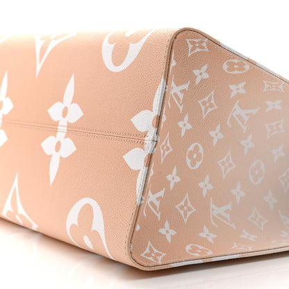 Louis Vuitton Monogram Giant By The Pool Onthego GM Brume 8 of 8