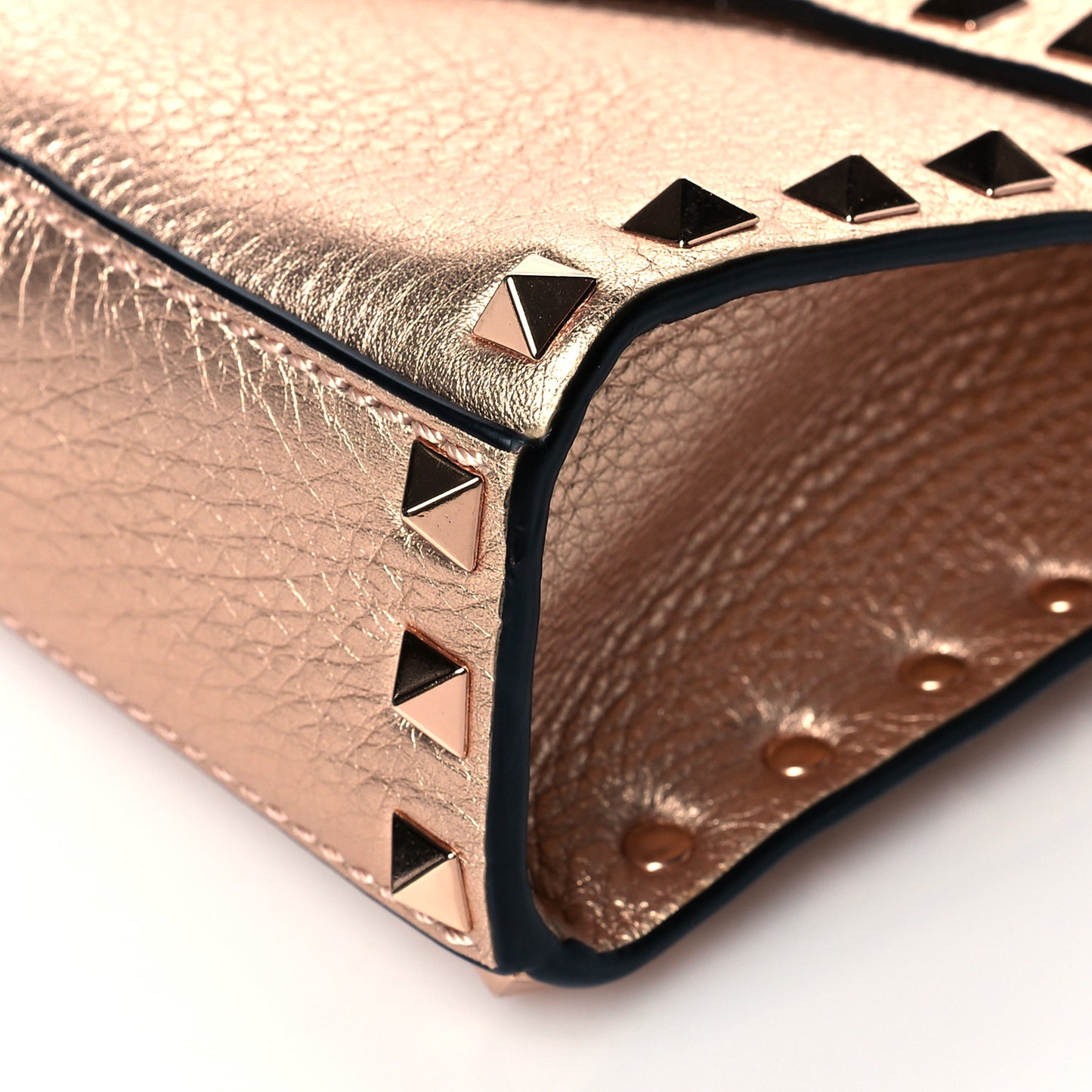 Metallic Pebbled Calfskin Medium Rockstud Flip Lock Crossbody Bag Rame