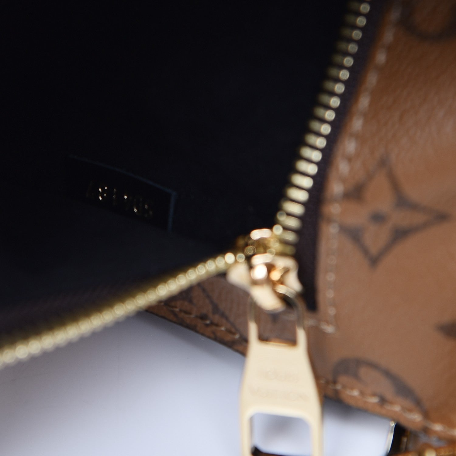 Louis Vuitton Reverse Monogram Pochette Metis 8 of 9