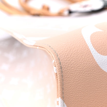 Louis Vuitton Monogram Giant By The Pool OnTheGo GM Brume 6 of 18
