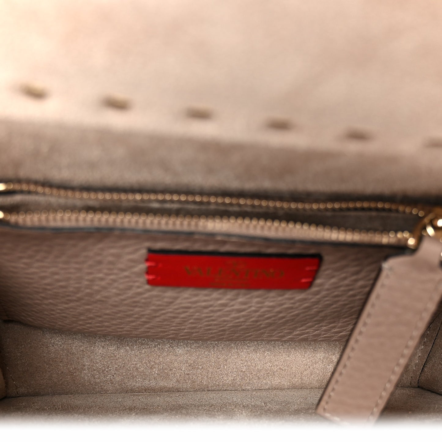 Pebbled Calfskin Rockstud Side Slip Crossbody  Poudre
