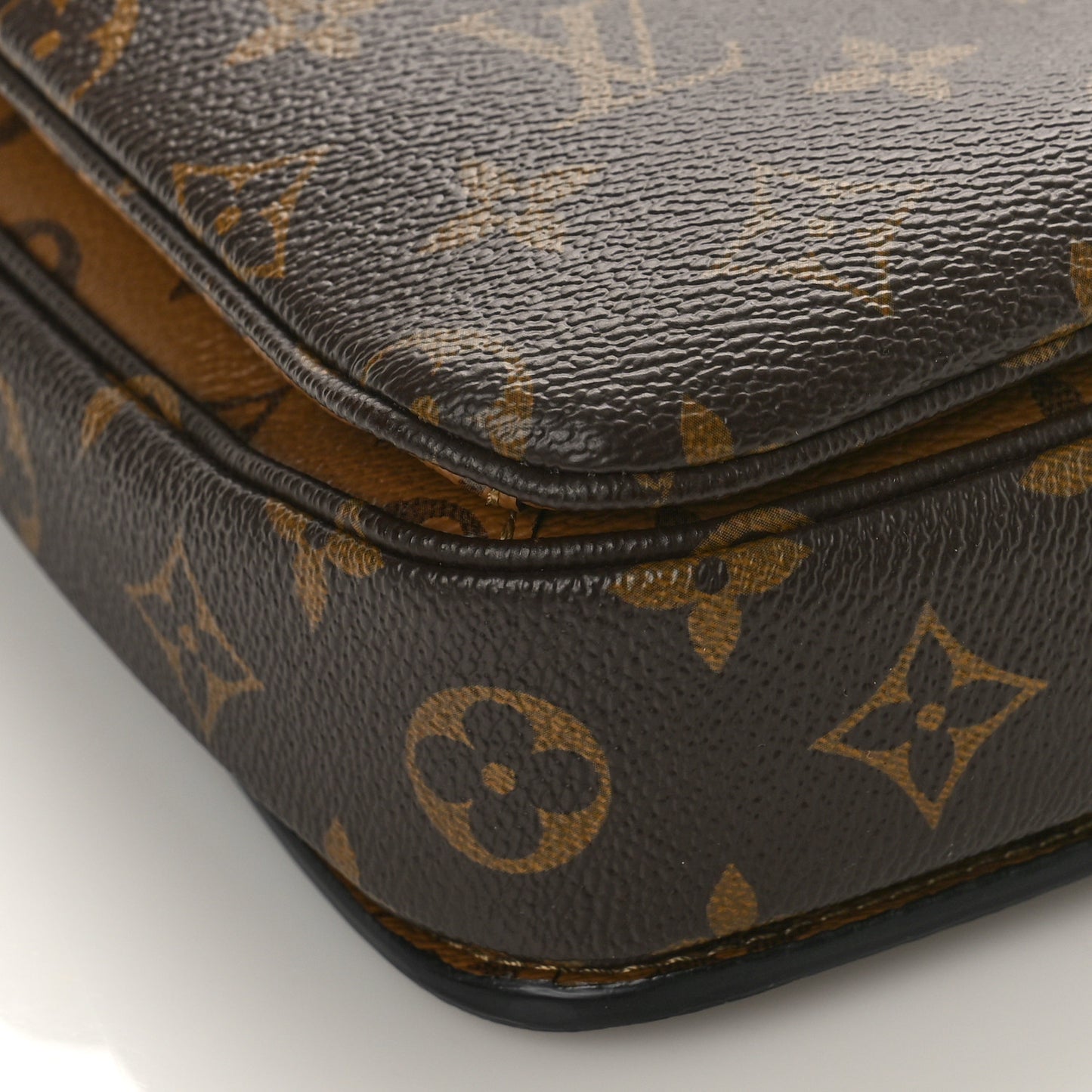 Reverse Monogram Pochette Metis