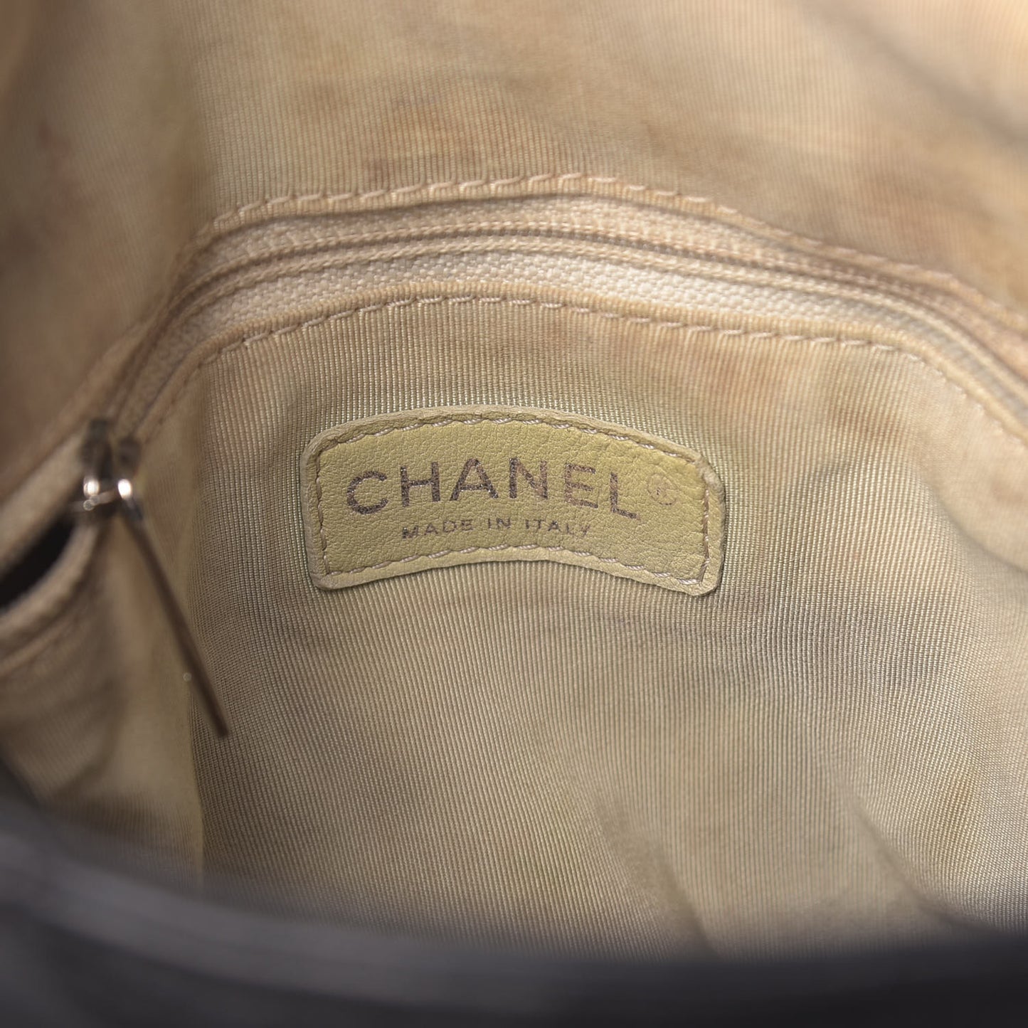 Washed Lambskin Chain Around Hobo Black