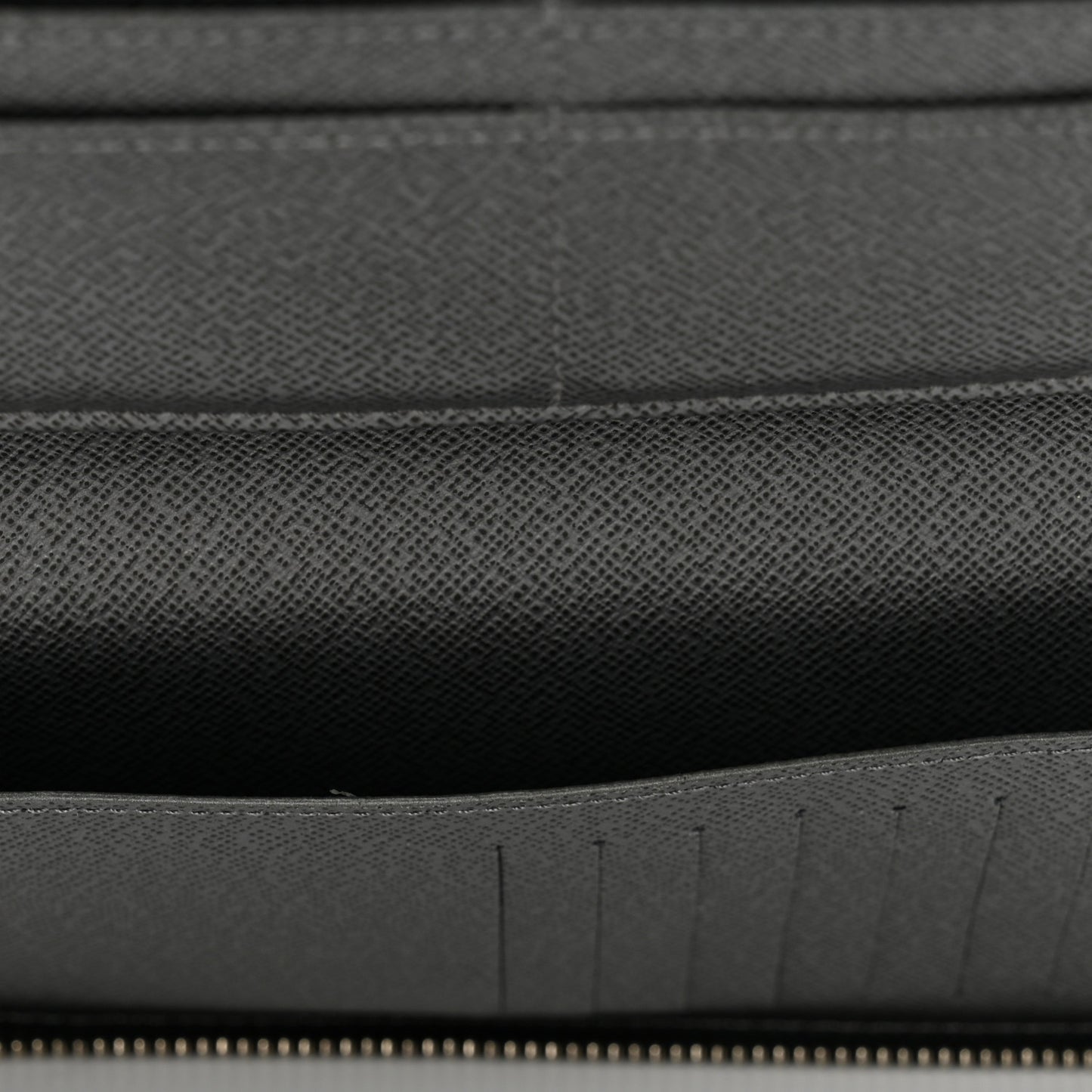 Taigarama Vertical Zippy Wallet Silver
