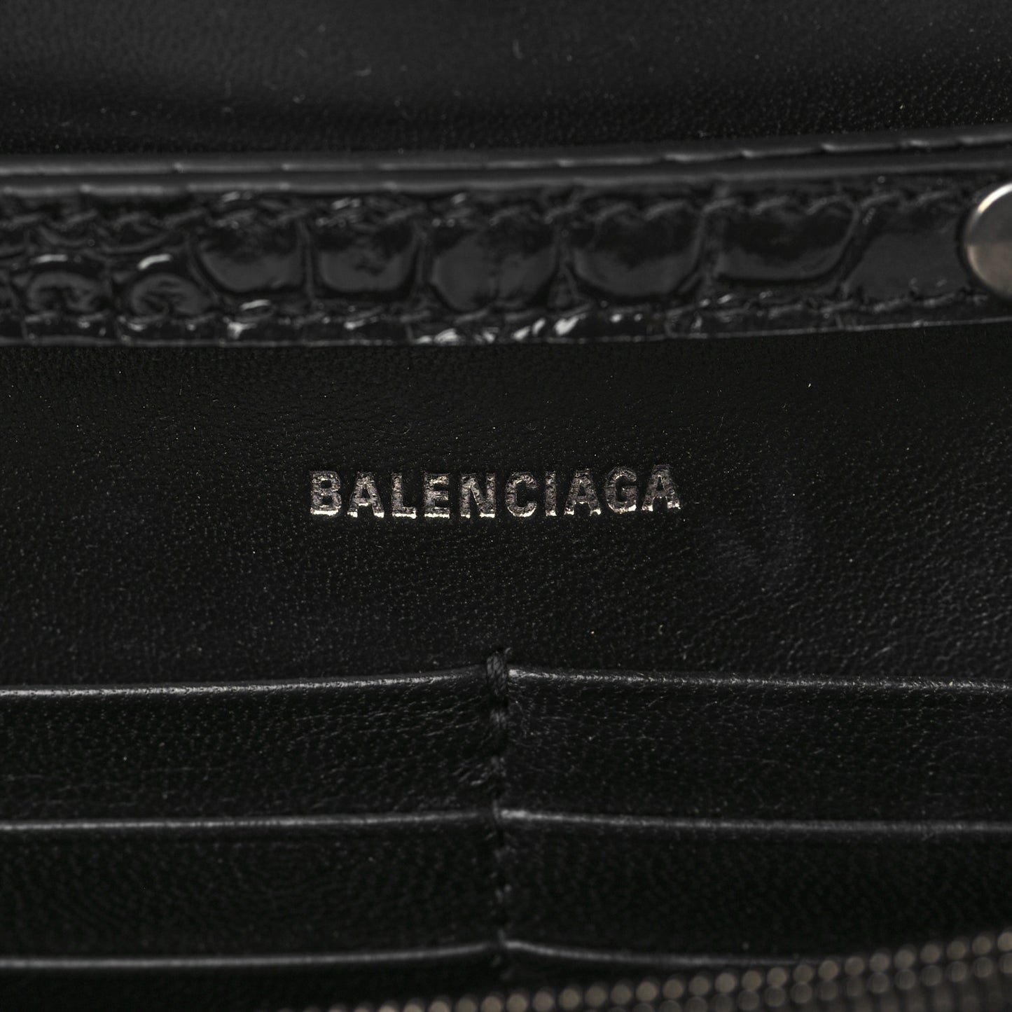 Shiny Calfskin Monochrome Crocodile Embossed Hourglass Chain Bag Black