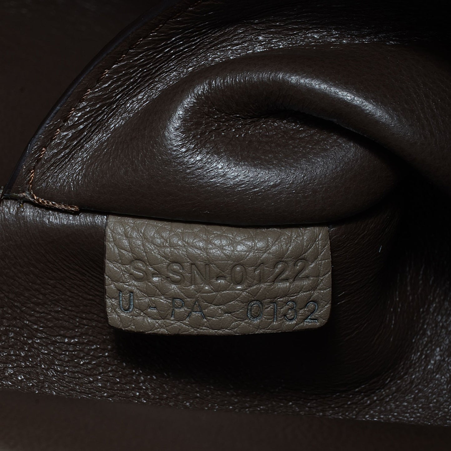 Drummed Calfskin Suede Medium Trapeze Souris