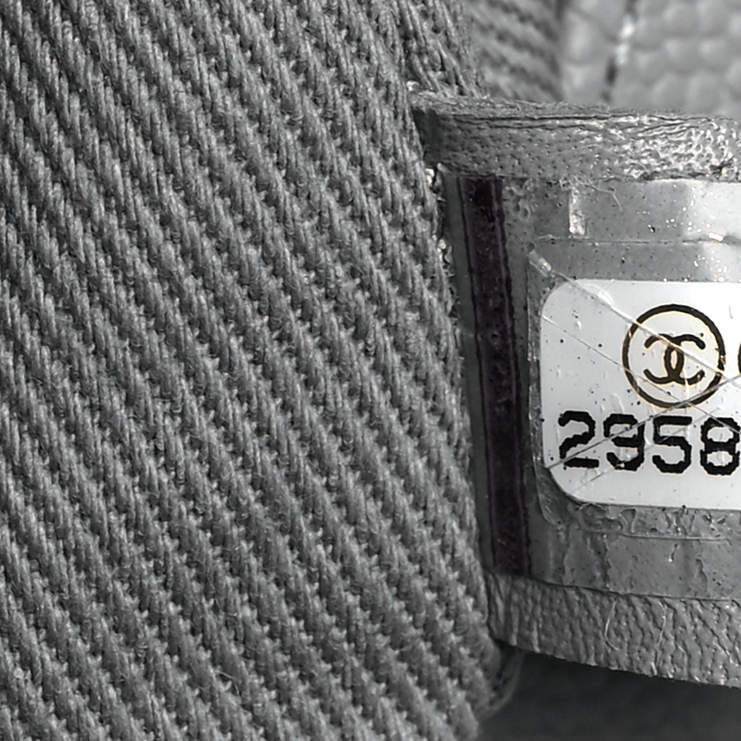 Caviar Quilted Medium Business Affinity Flap Grey