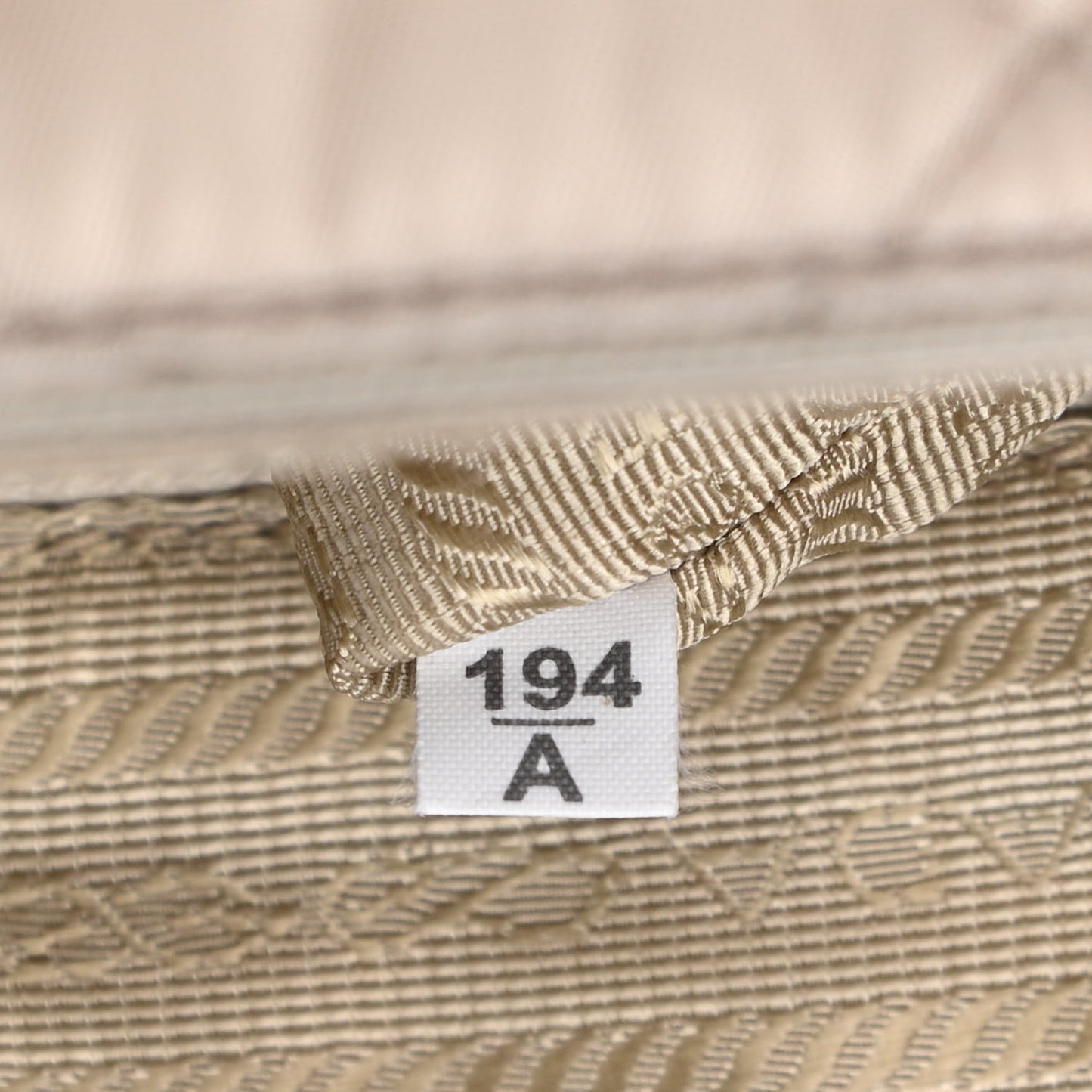 Nylon Tessuto Impuntu Quilted Flap Pomice