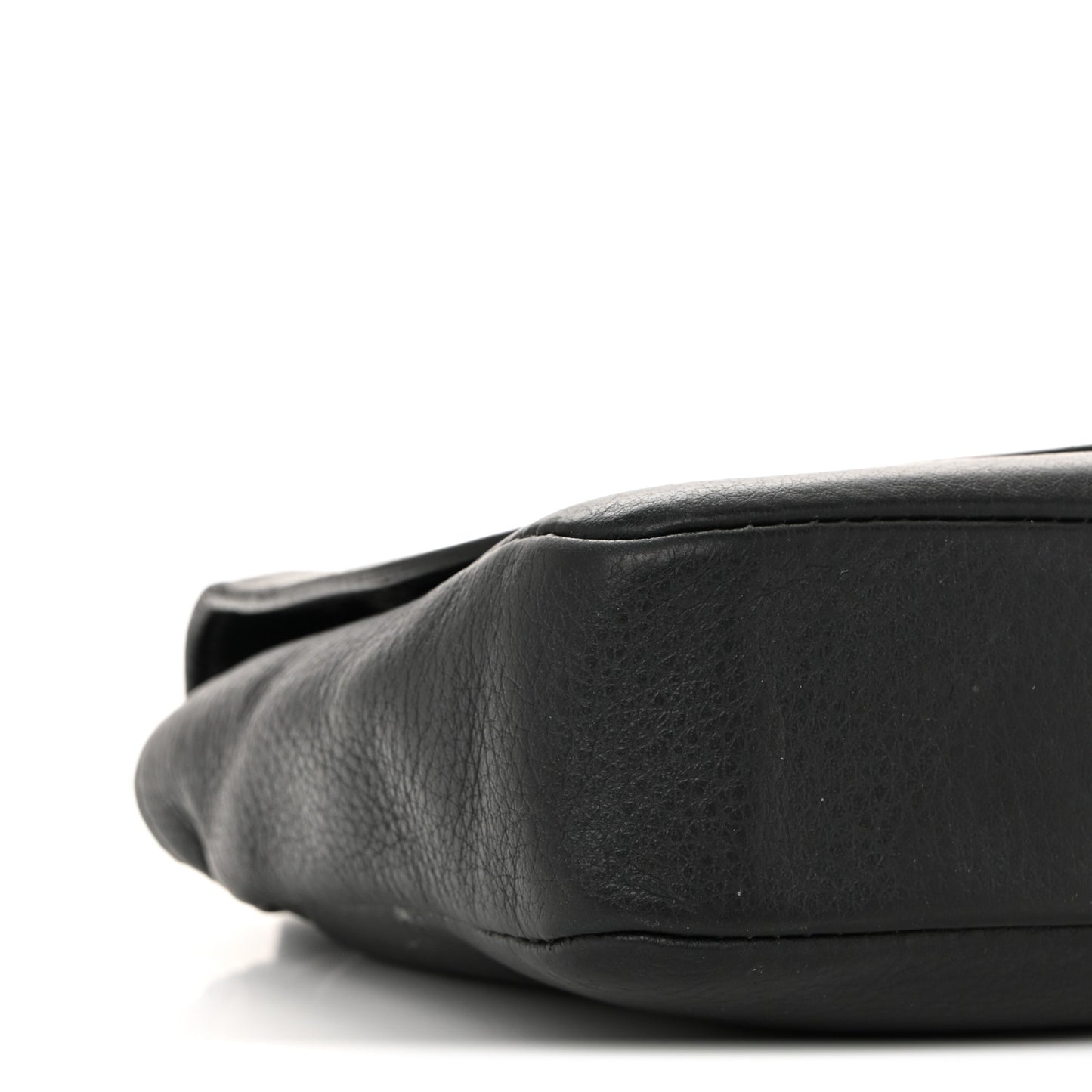 Pebbled Calfskin Logo Everyday Flap Chain Wallet Black