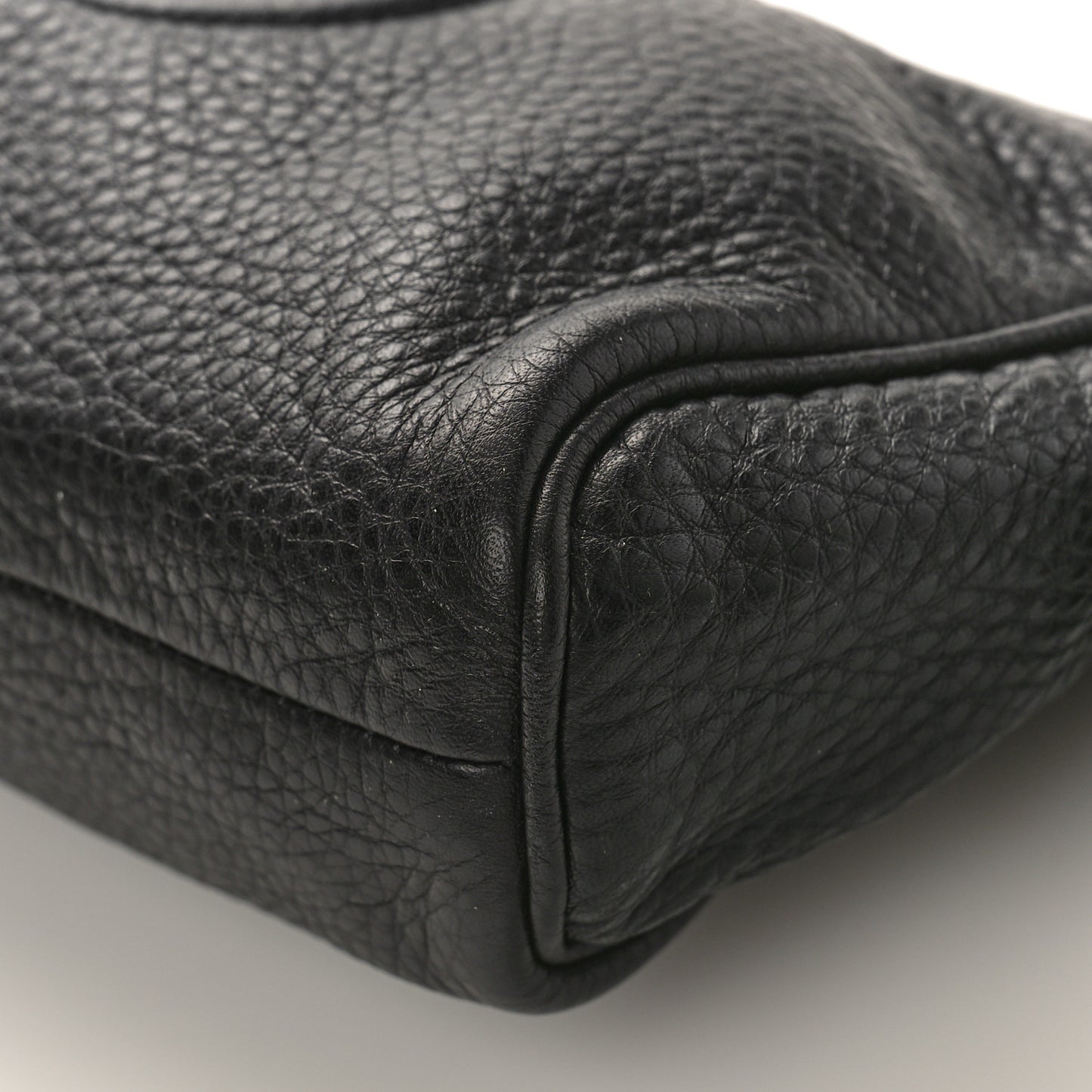 Pebbled Calfskin Soho Cosmetic Case Black