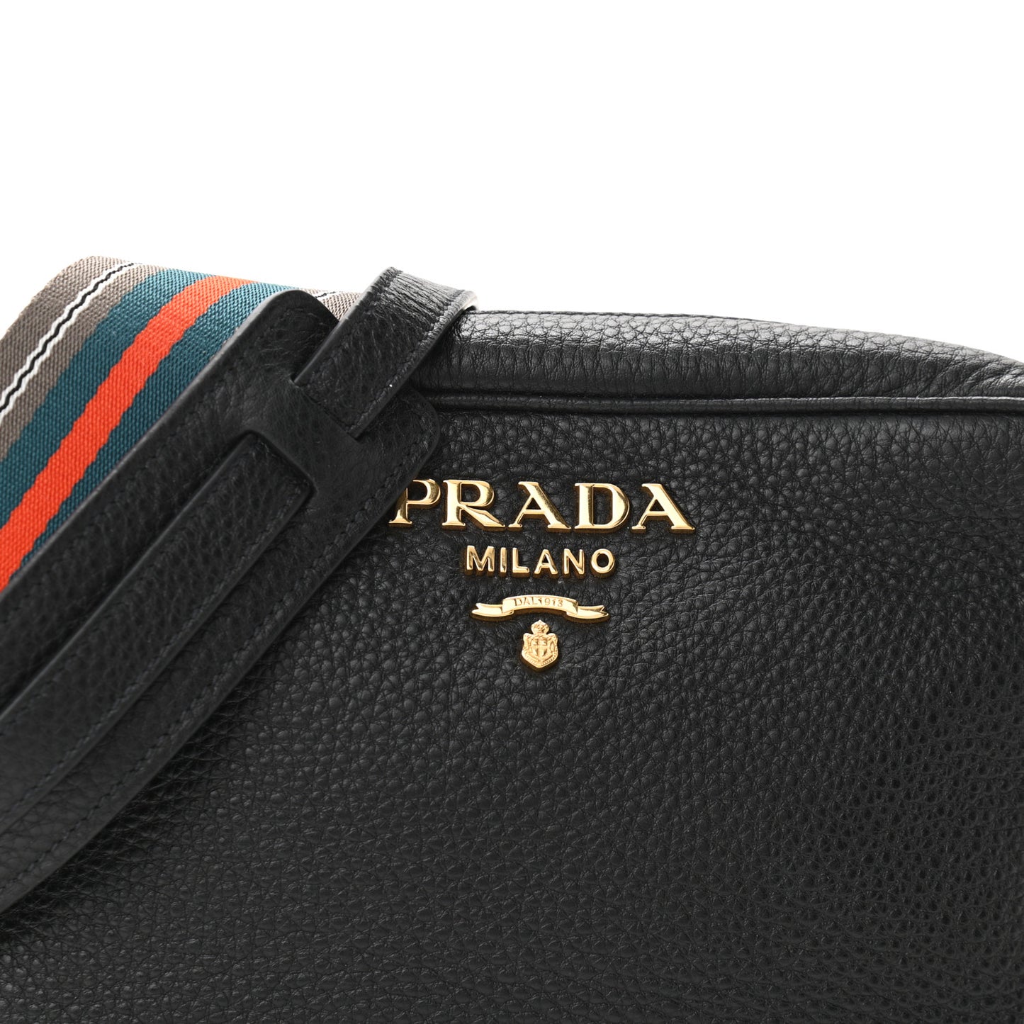 Vitello Daino Camera Crossbody Black