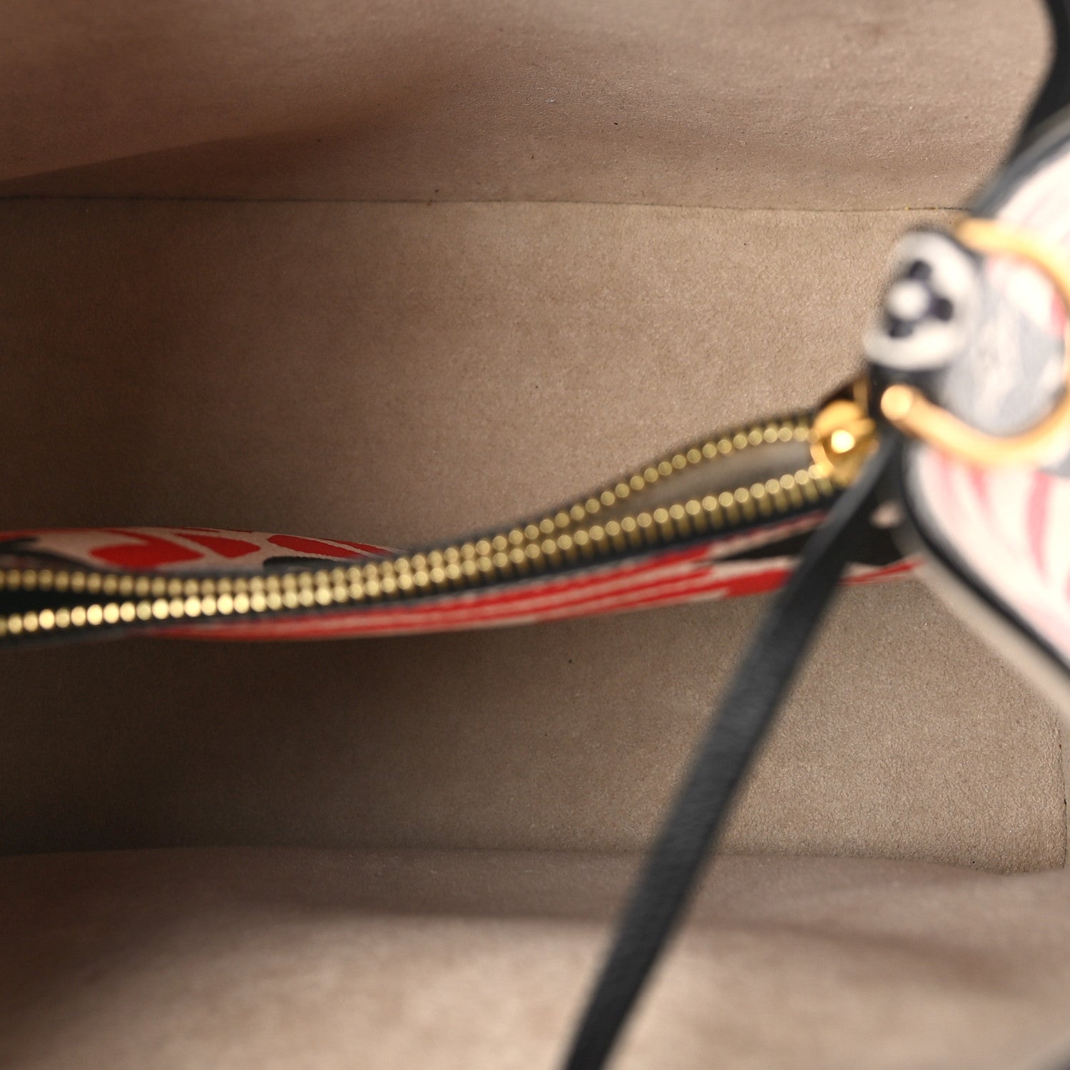 Louis Vuitton Monogram Giant Crafty NeoNoe MM Creme Rouge Black 5 of 7