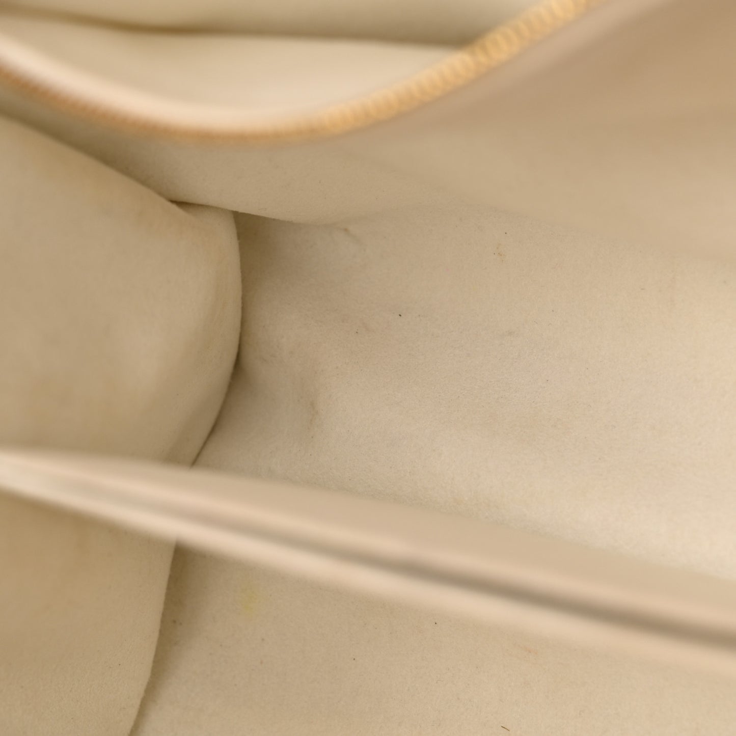 LOUIS VUITTON Calfskin New Wave Chain Tote Snow