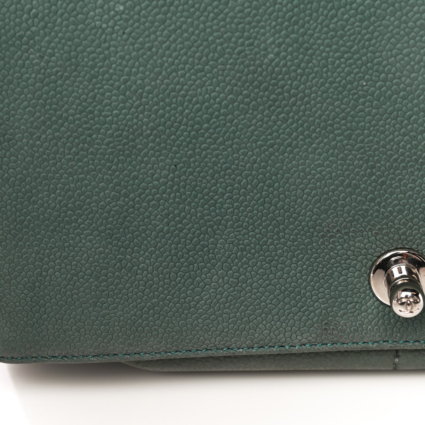 Iridescent Caviar Quilted Medium Boy Flap Green