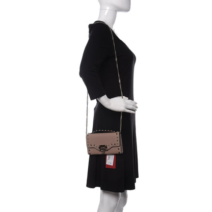 Valentino Garavani Pebbled Calfskin Rockstud Flip Lock Wallet On Chain Poudre 2 of 9