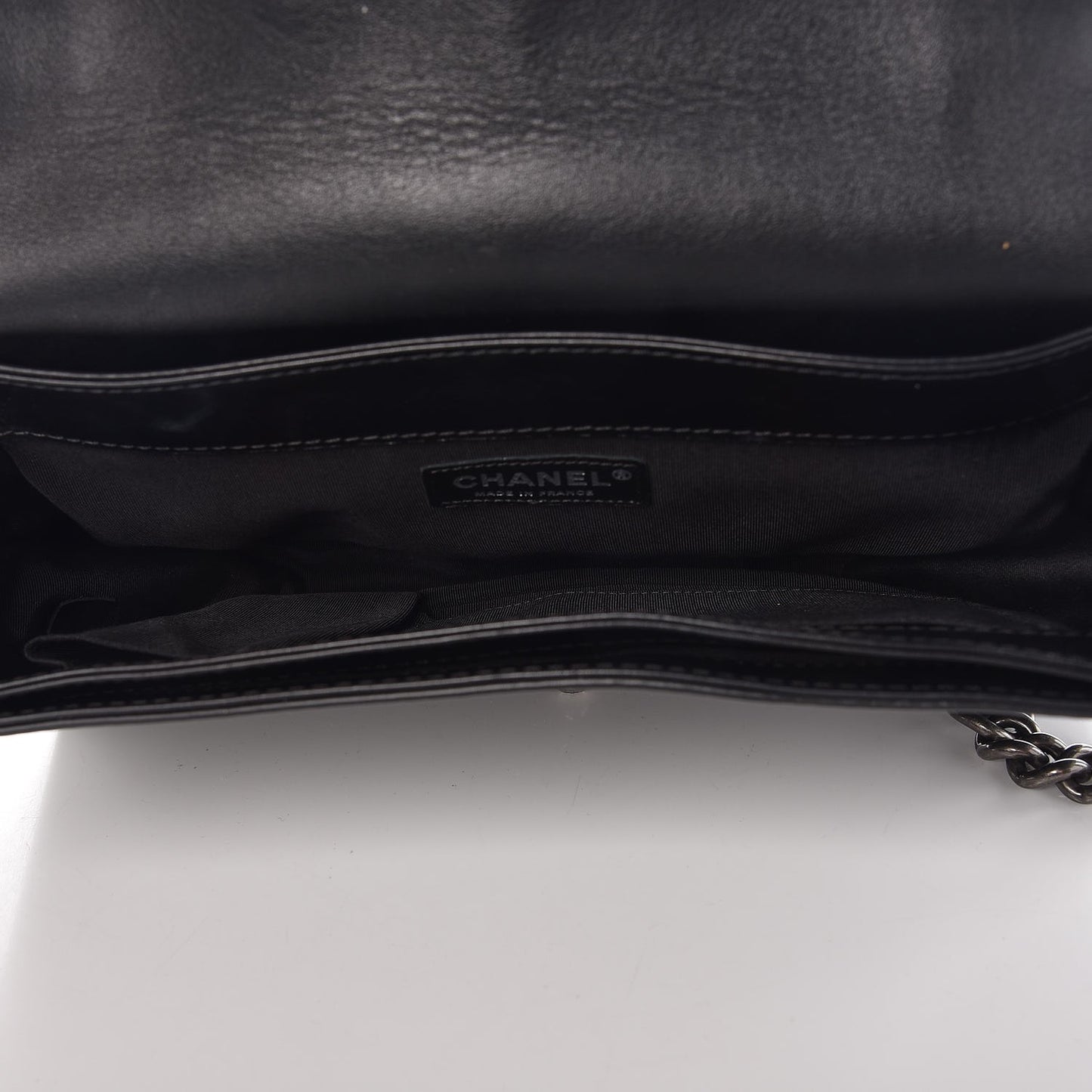 Calfskin Enchained New Medium Boy Flap Black